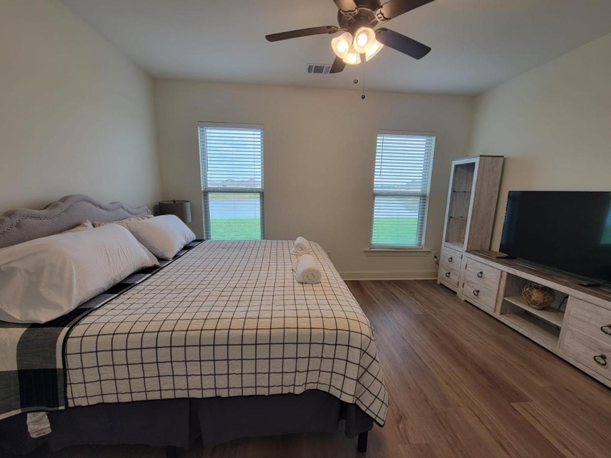 Four-Bedroom House photo 3