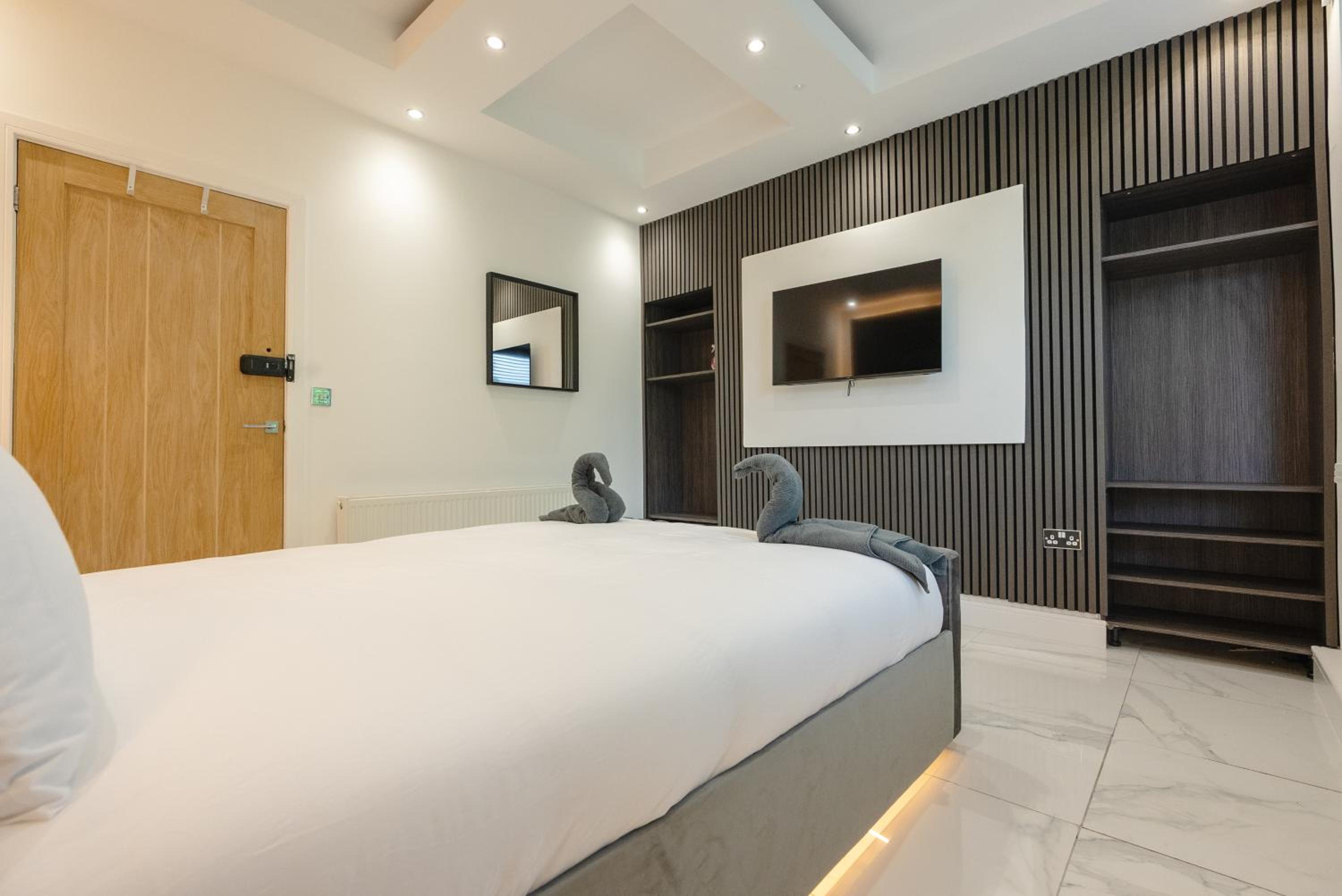 Standard Double Room Private External Bathroom - Photo 9