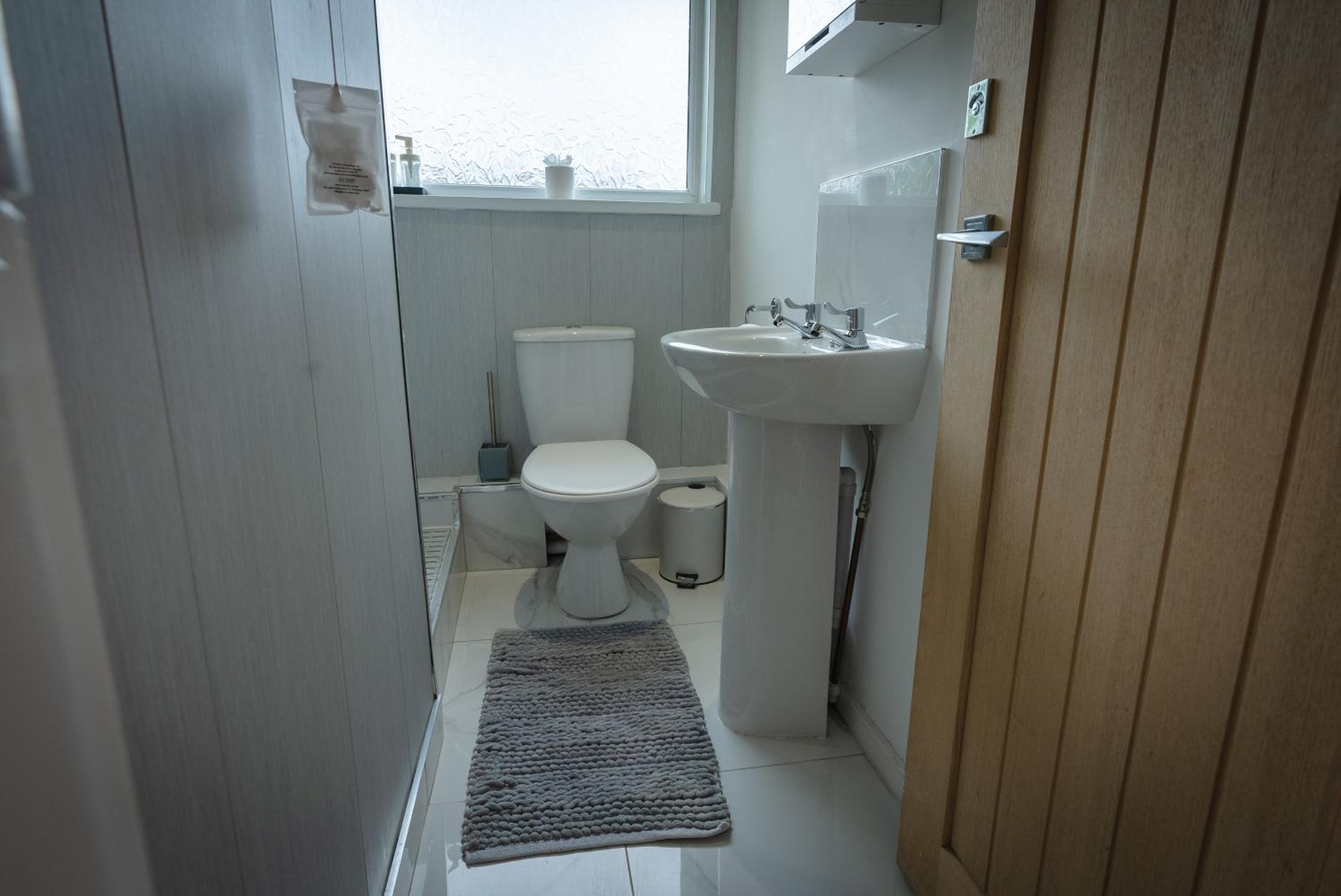 Standard Double Room - Photo 14