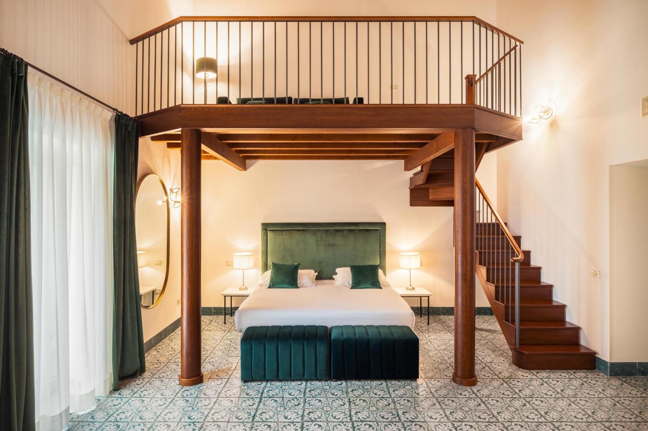 Suite - Photo 1
