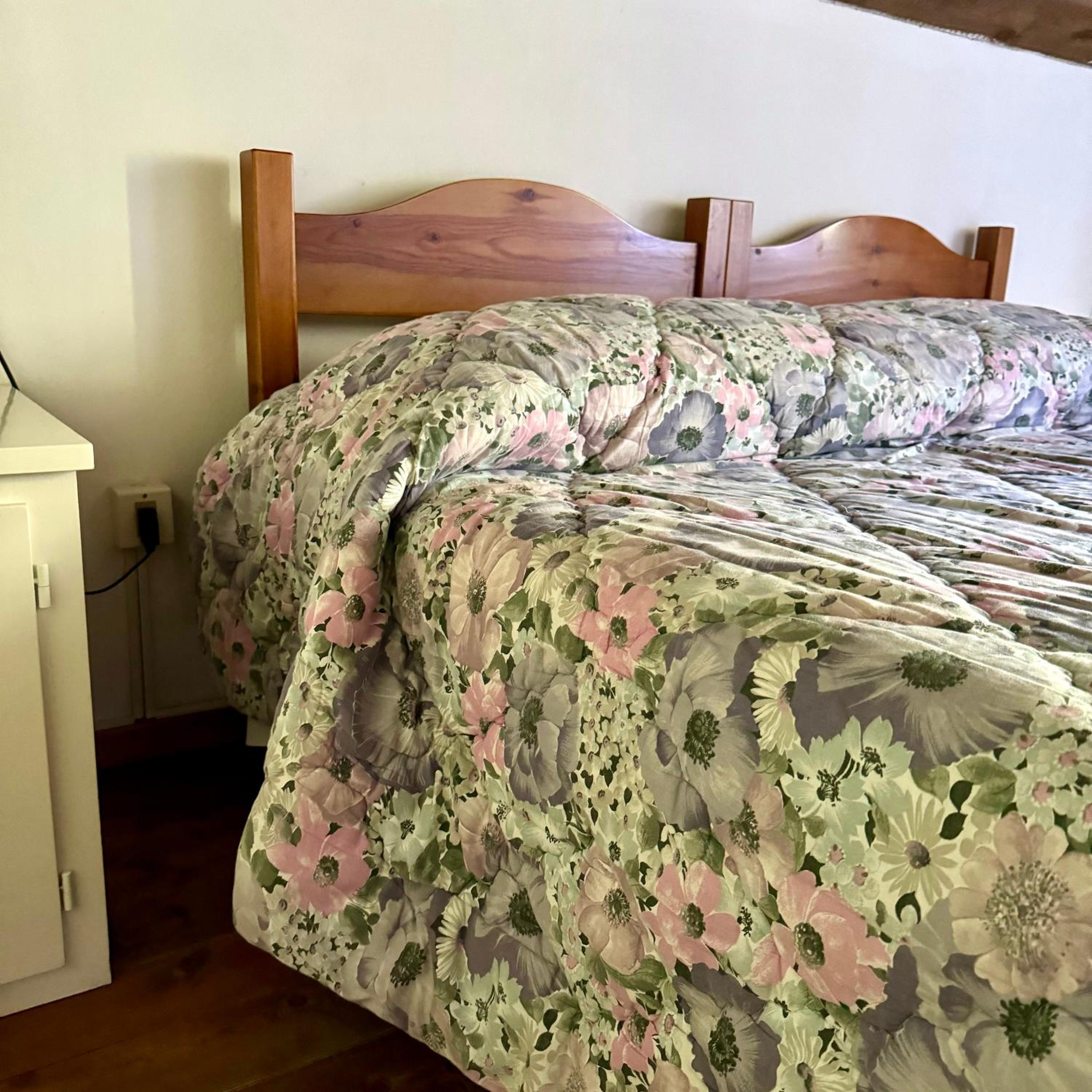 Double or Twin Room with Shared Bathroom photo 1