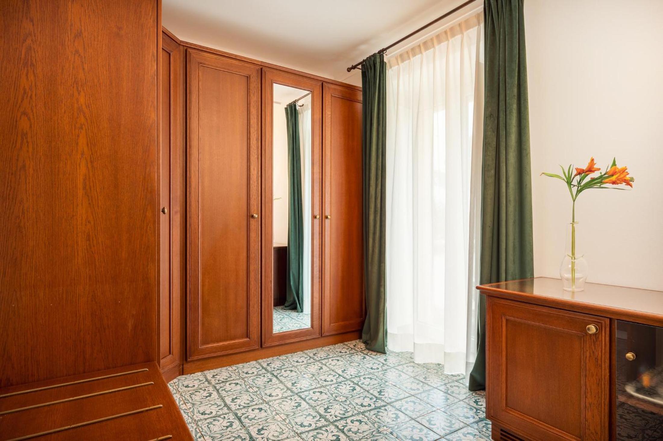 Suite - Photo 5