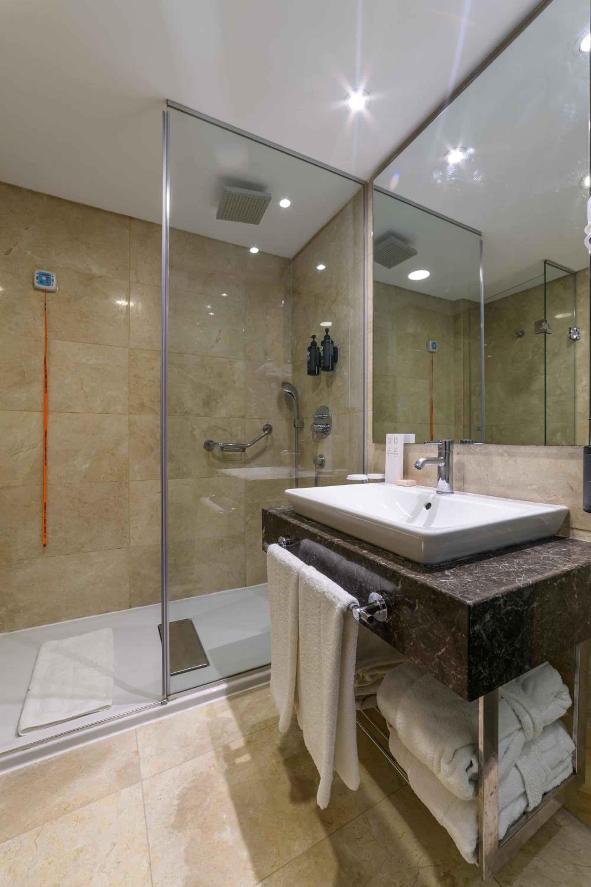 Double Or Twin Room With Balcony photo 2