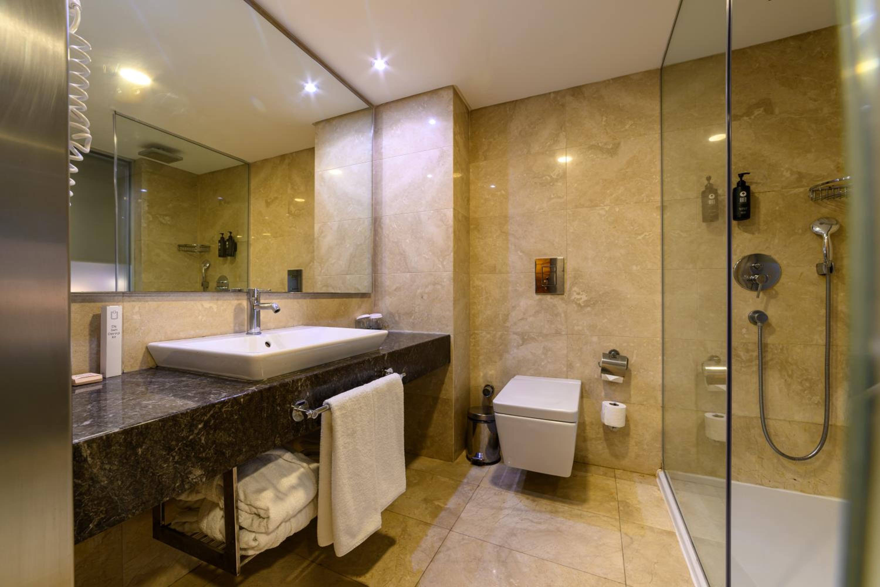 Double Or Twin Room With Balcony photo 3