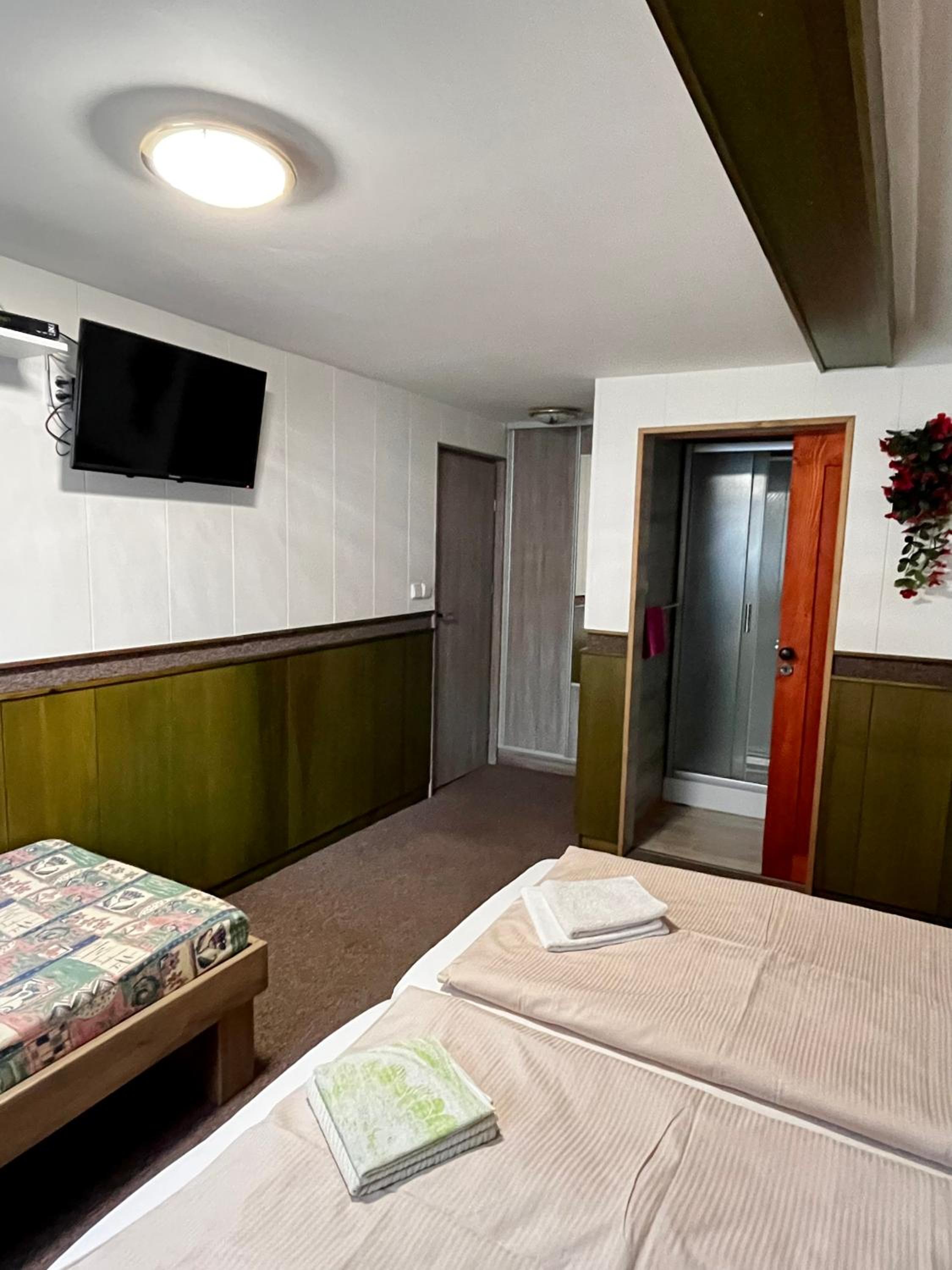 Triple Room with Private Bathroom photo 3
