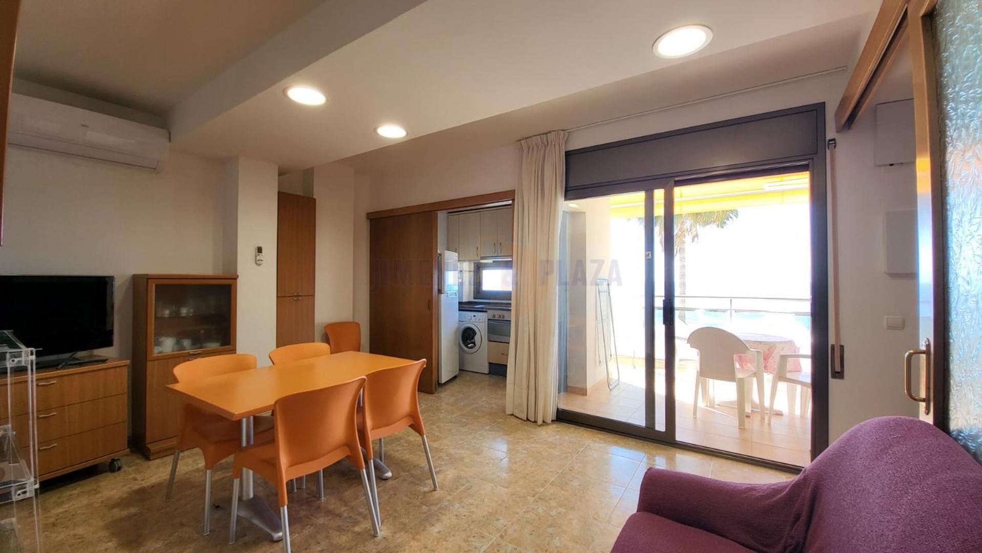 Apartamento de tres habitaciones con vista al mar