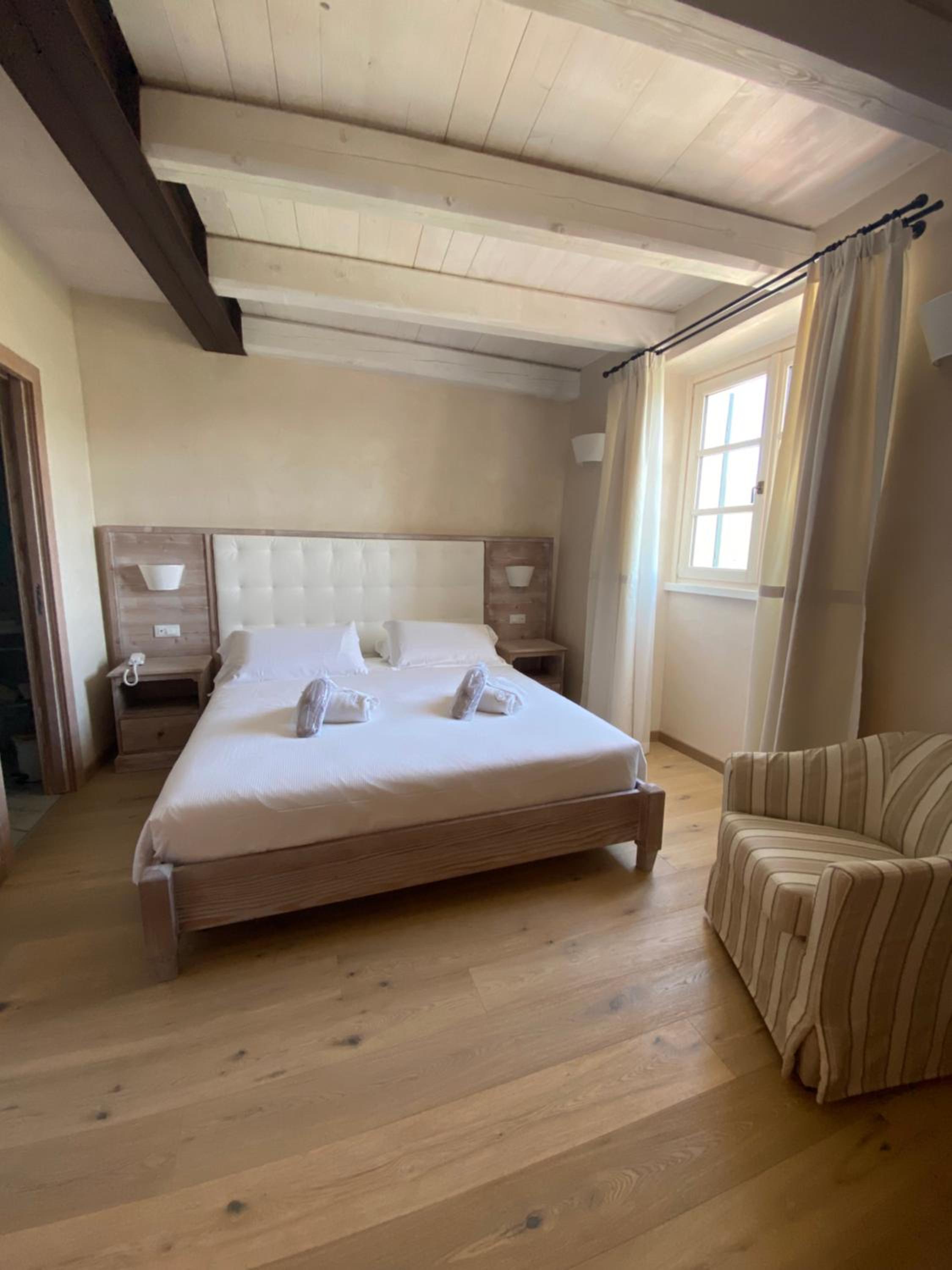 Deluxe Room - Photo 2