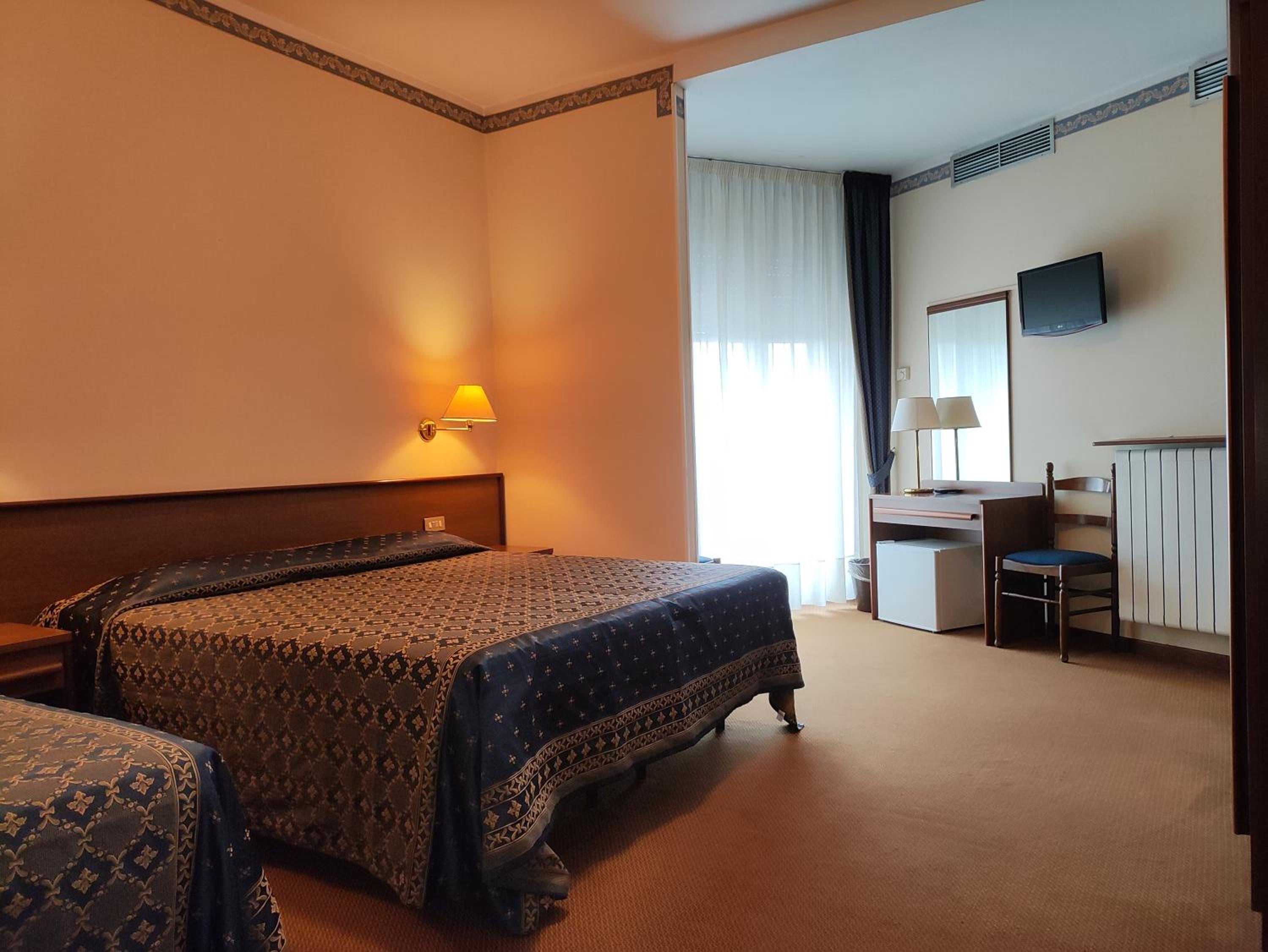 Standard Triple Room photo 2