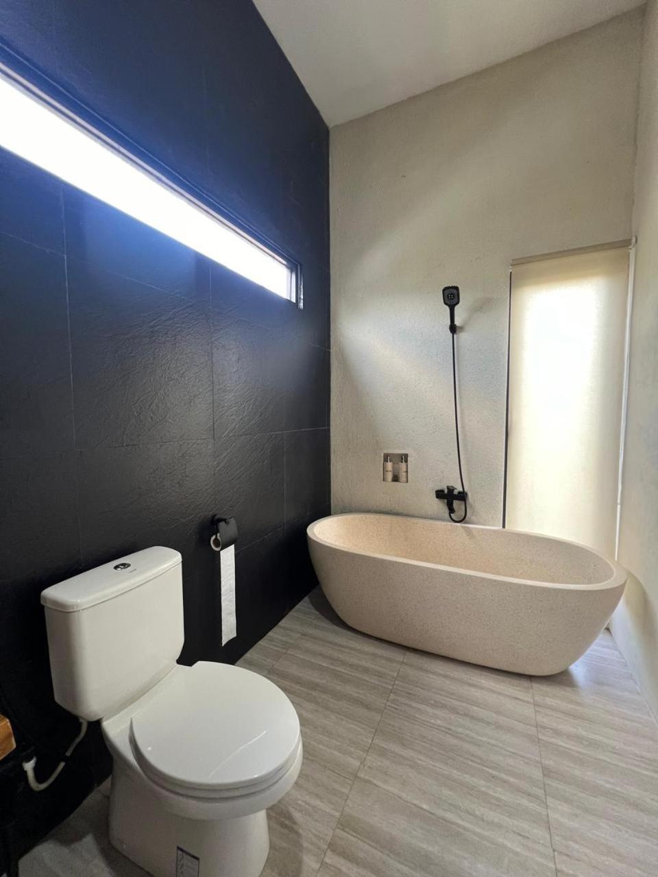 Three-Bedroom Villa photo 2