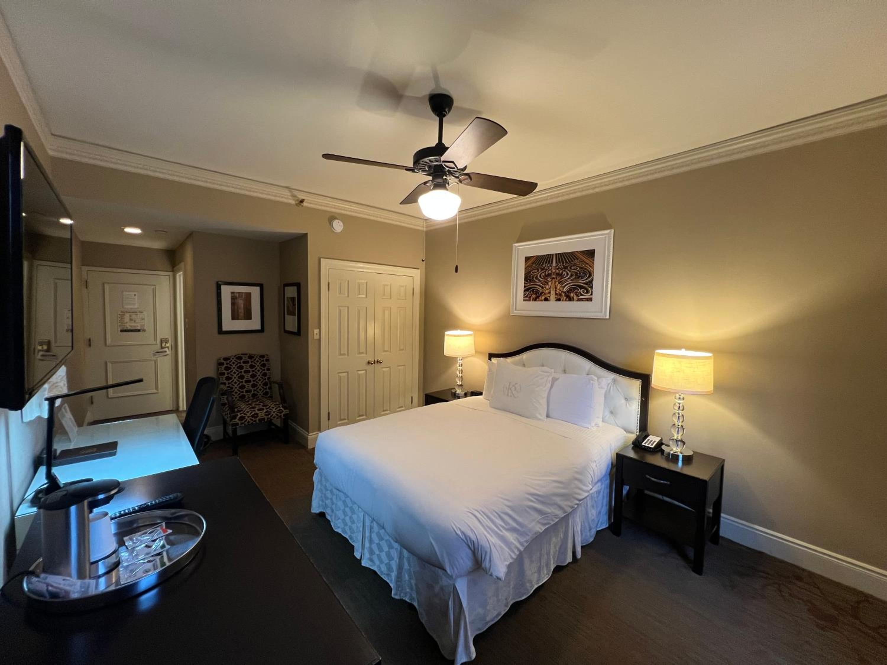 Deluxe Queen Room