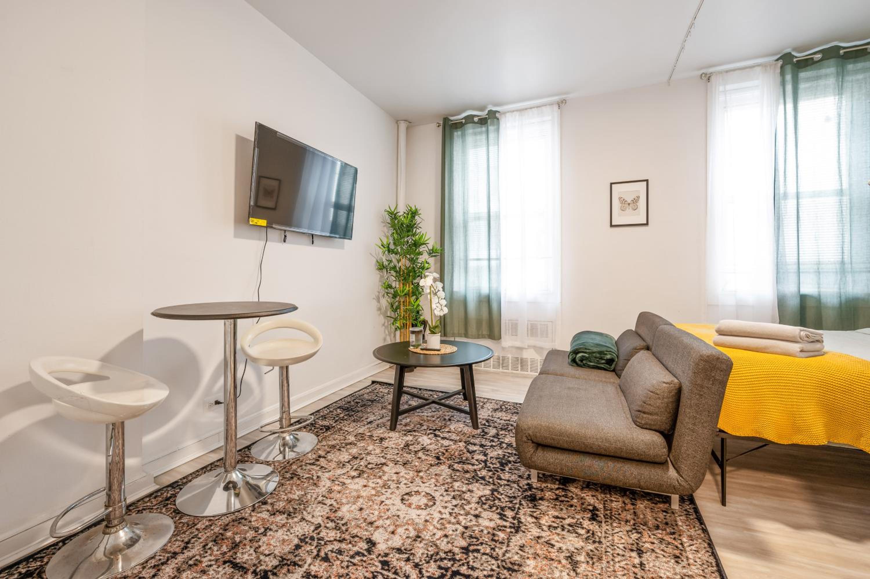 Apartment photo 2