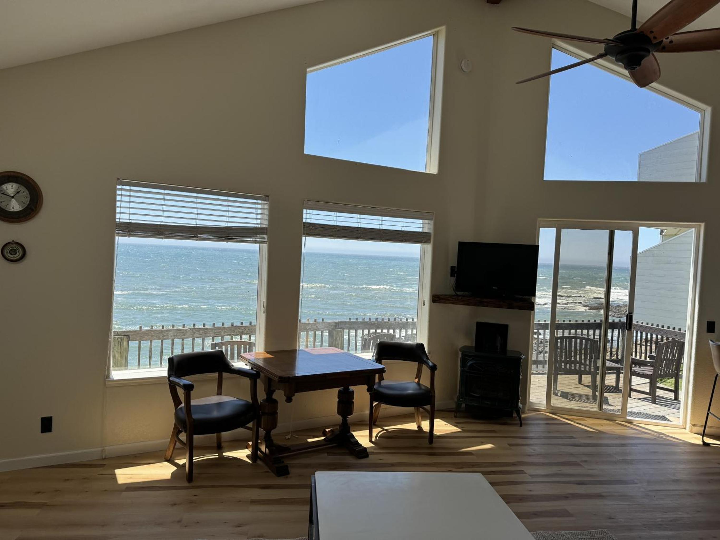 Apartment with Balcony photo 2
