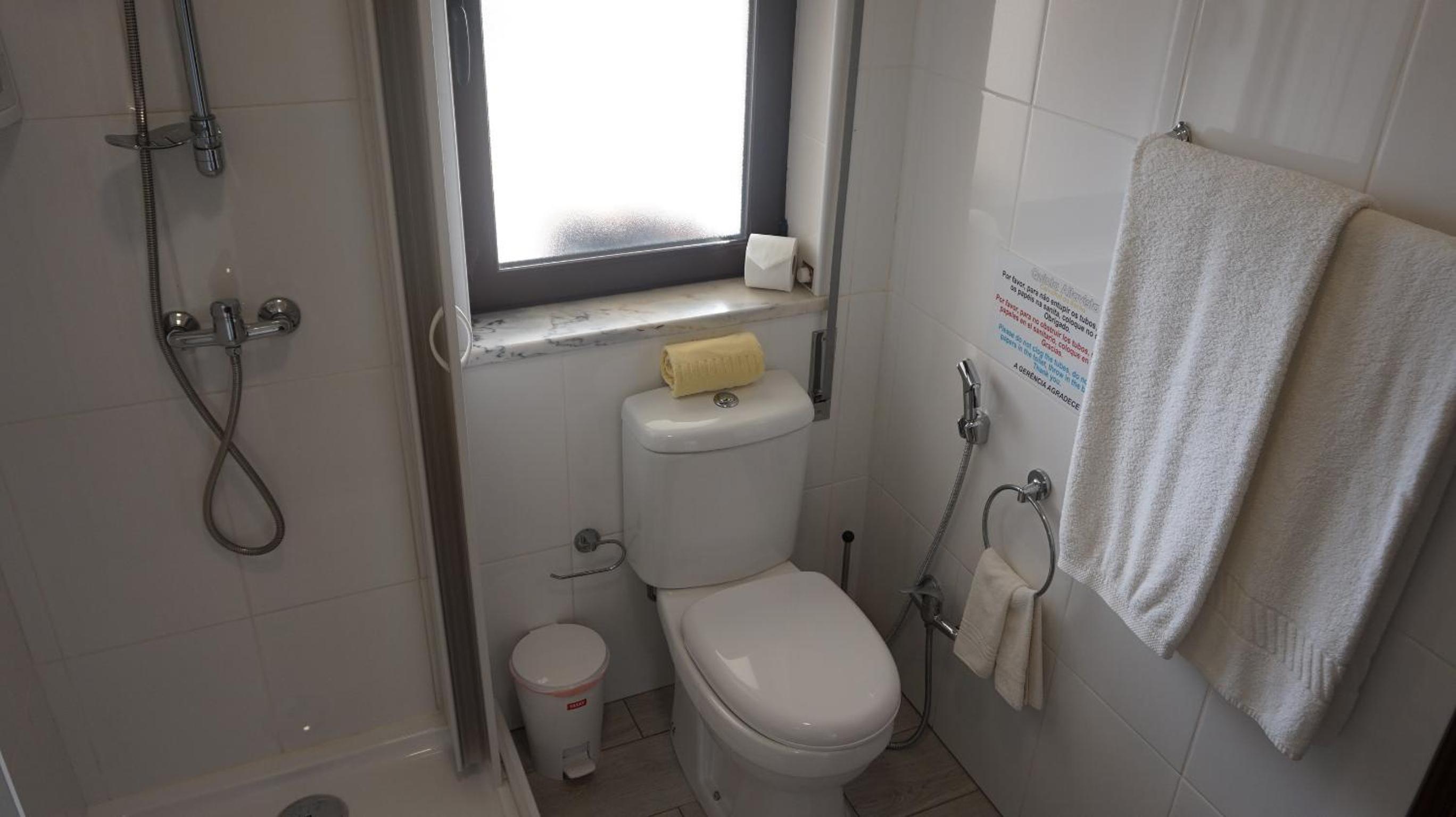 Two-Bedroom Apartment with Sea View - Ground Floor - Photo 5