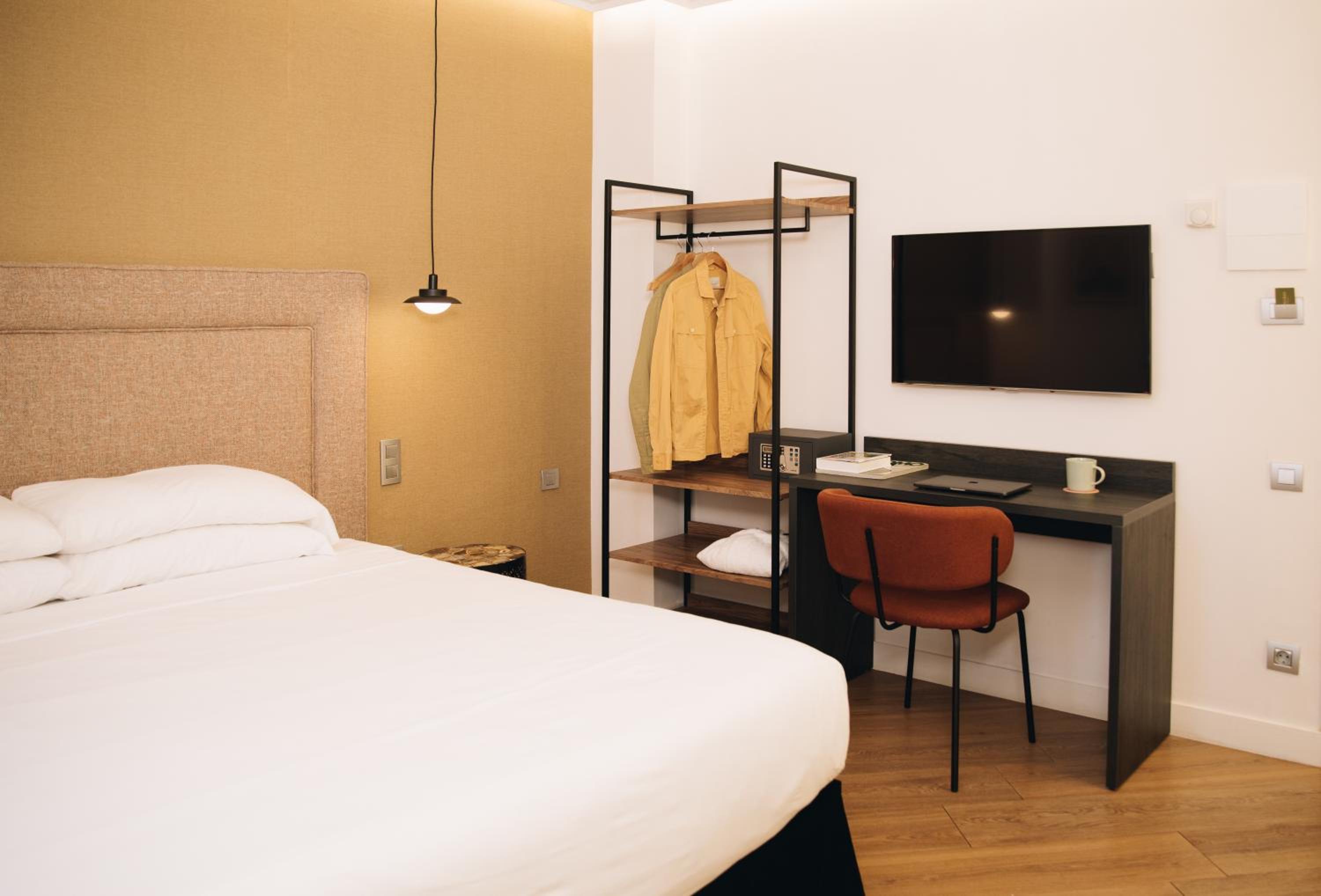 Deluxe Suite with Spa Bath photo 2