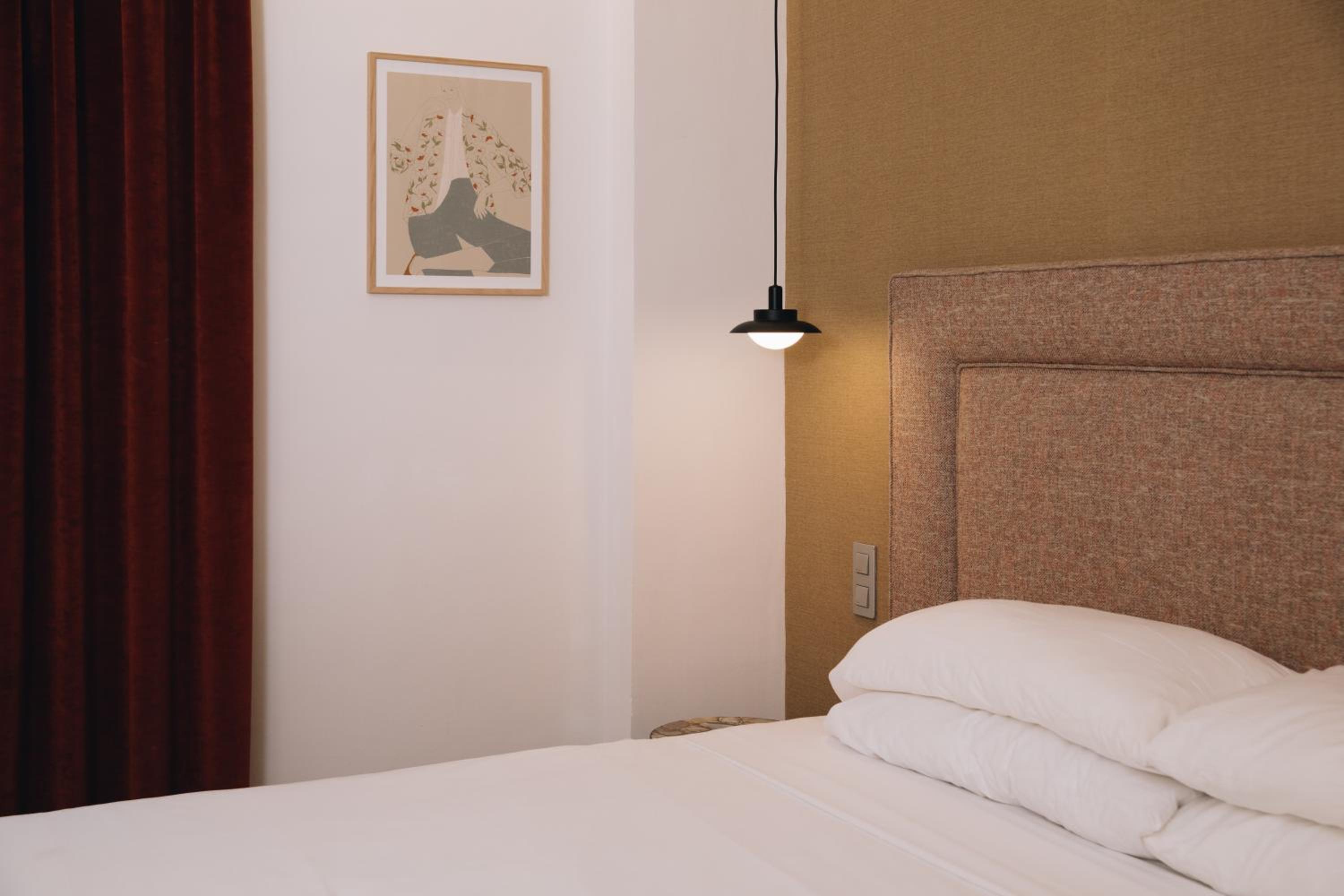 Deluxe Suite with Spa Bath photo 3
