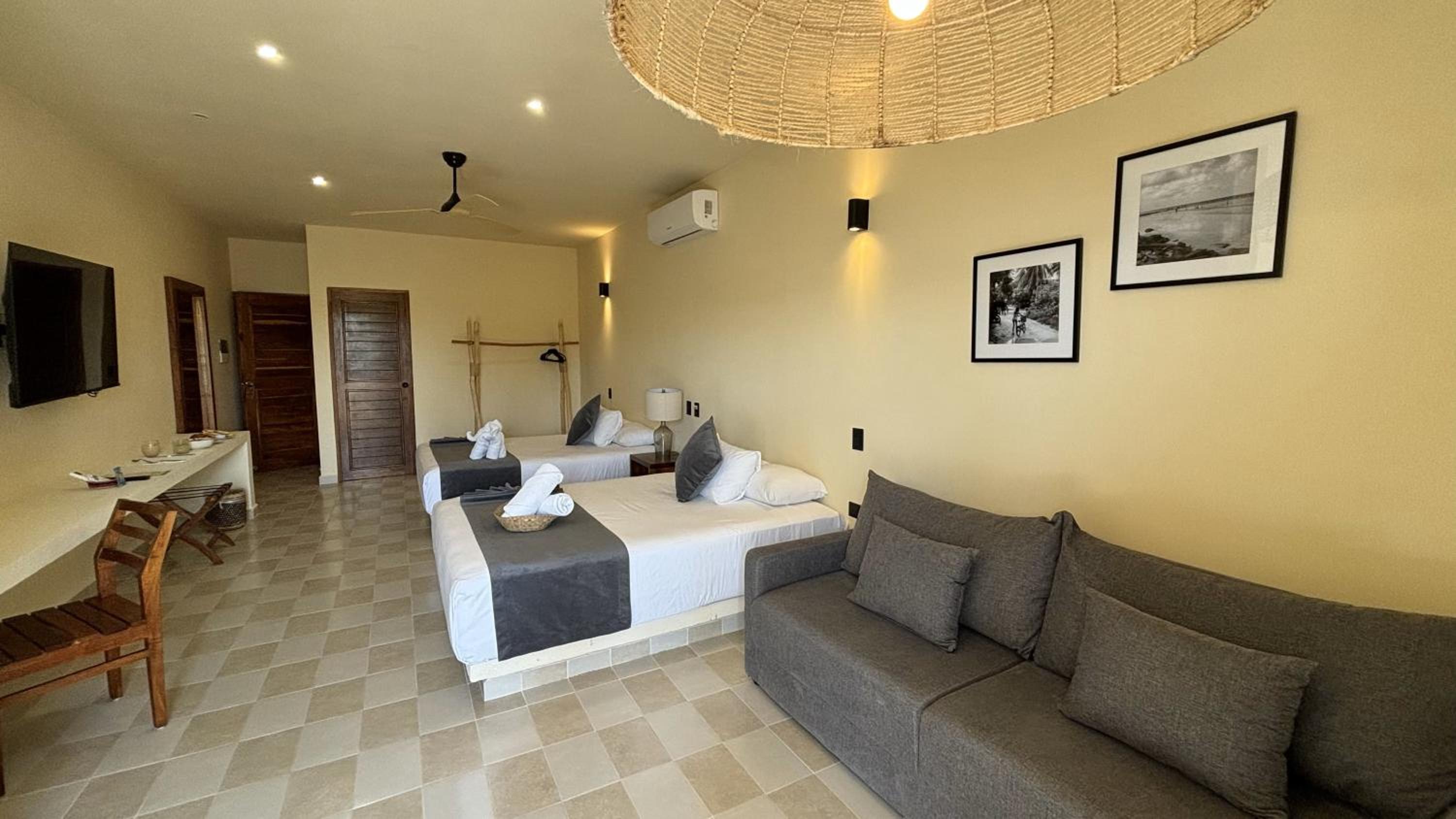 Deluxe Junior Suite photo 2