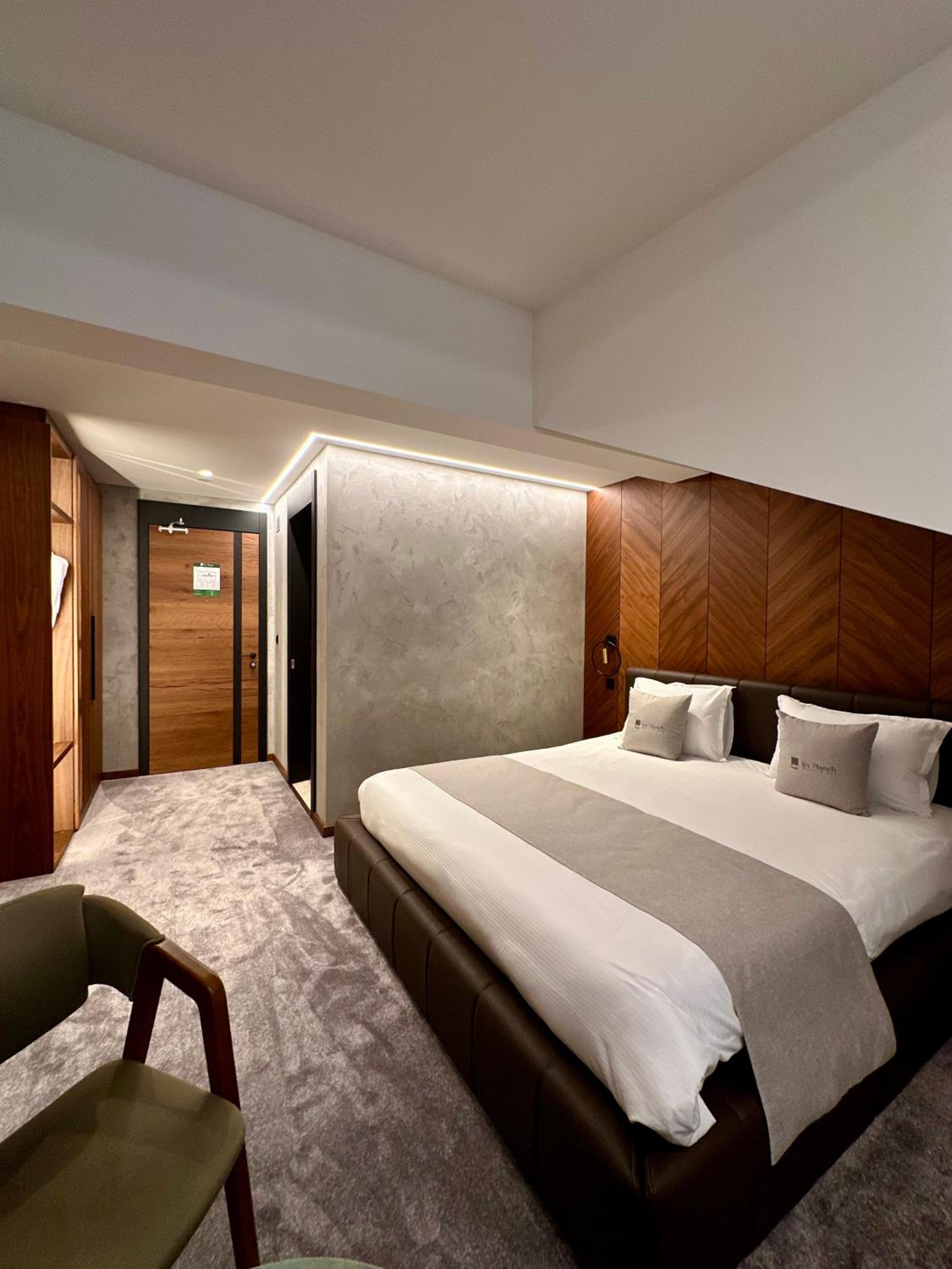 King Room with Mountain View photo 1