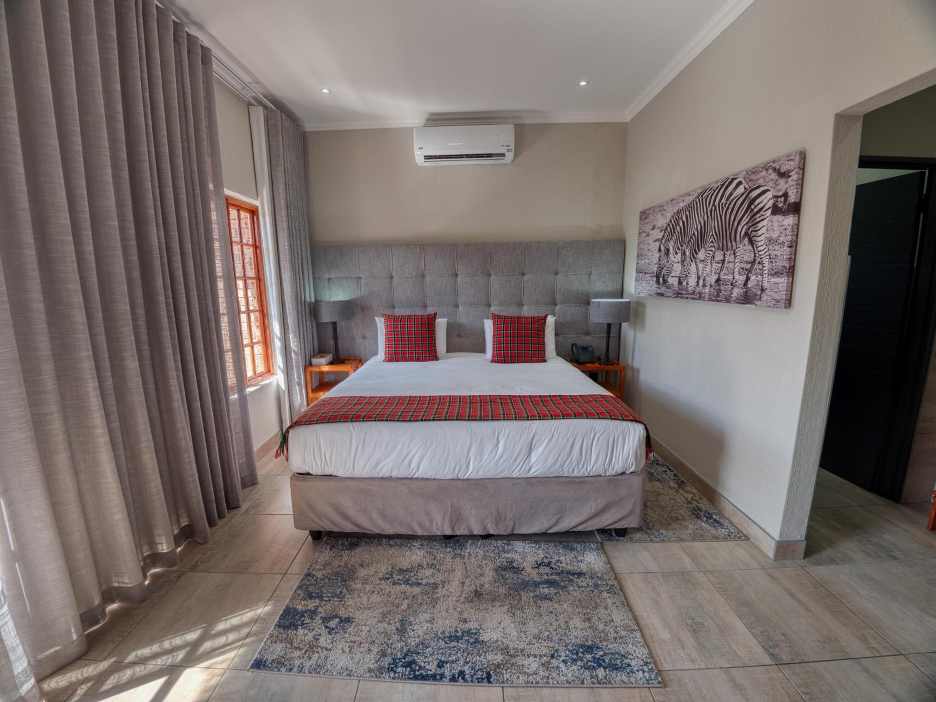 Double Room with Balcony - Photo 4
