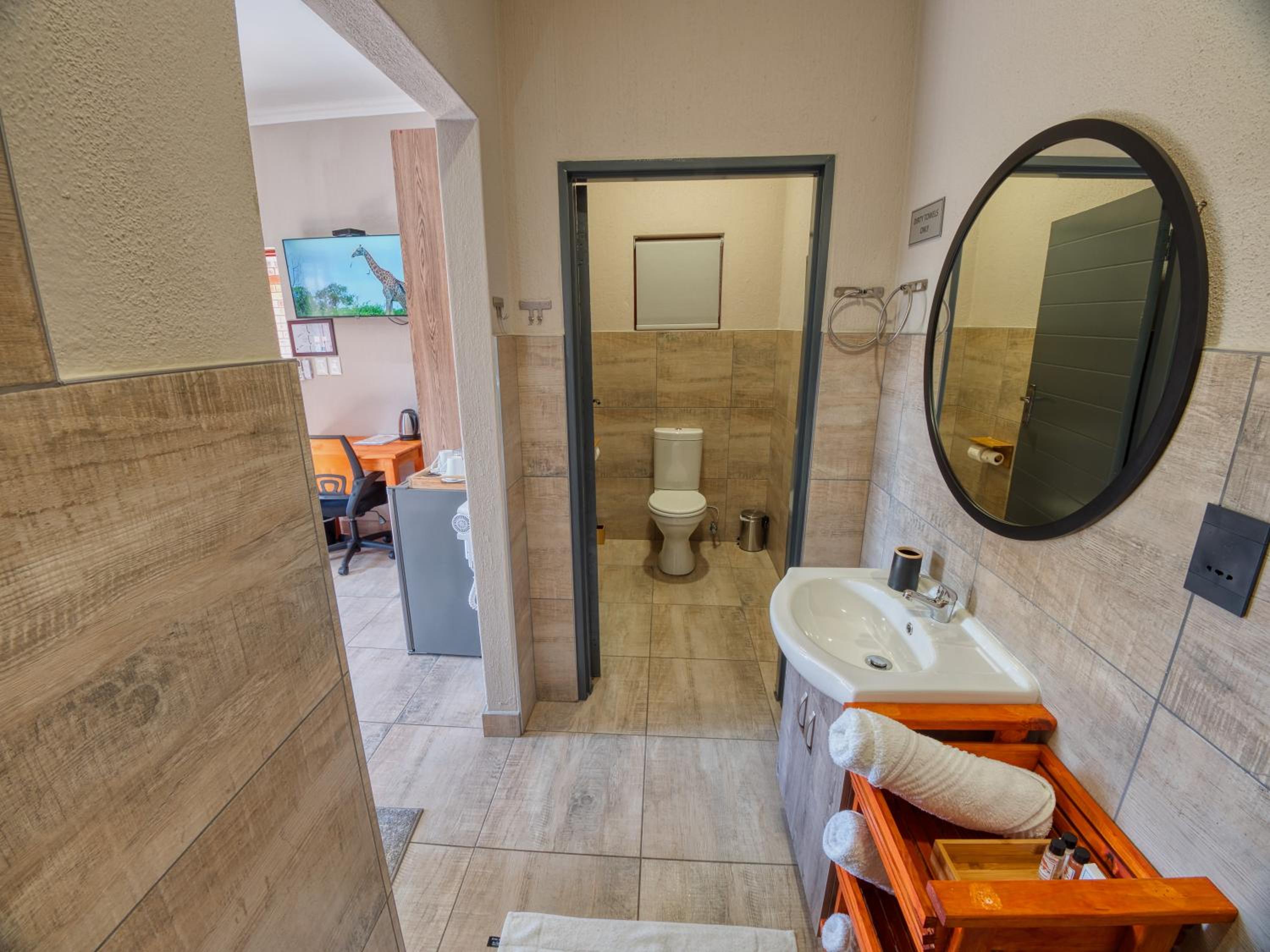 Double Room with Balcony - Photo 2