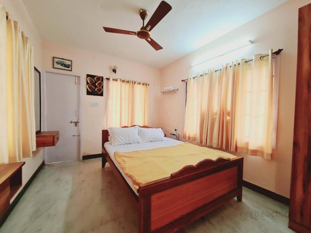 Two-Bedroom House photo 2