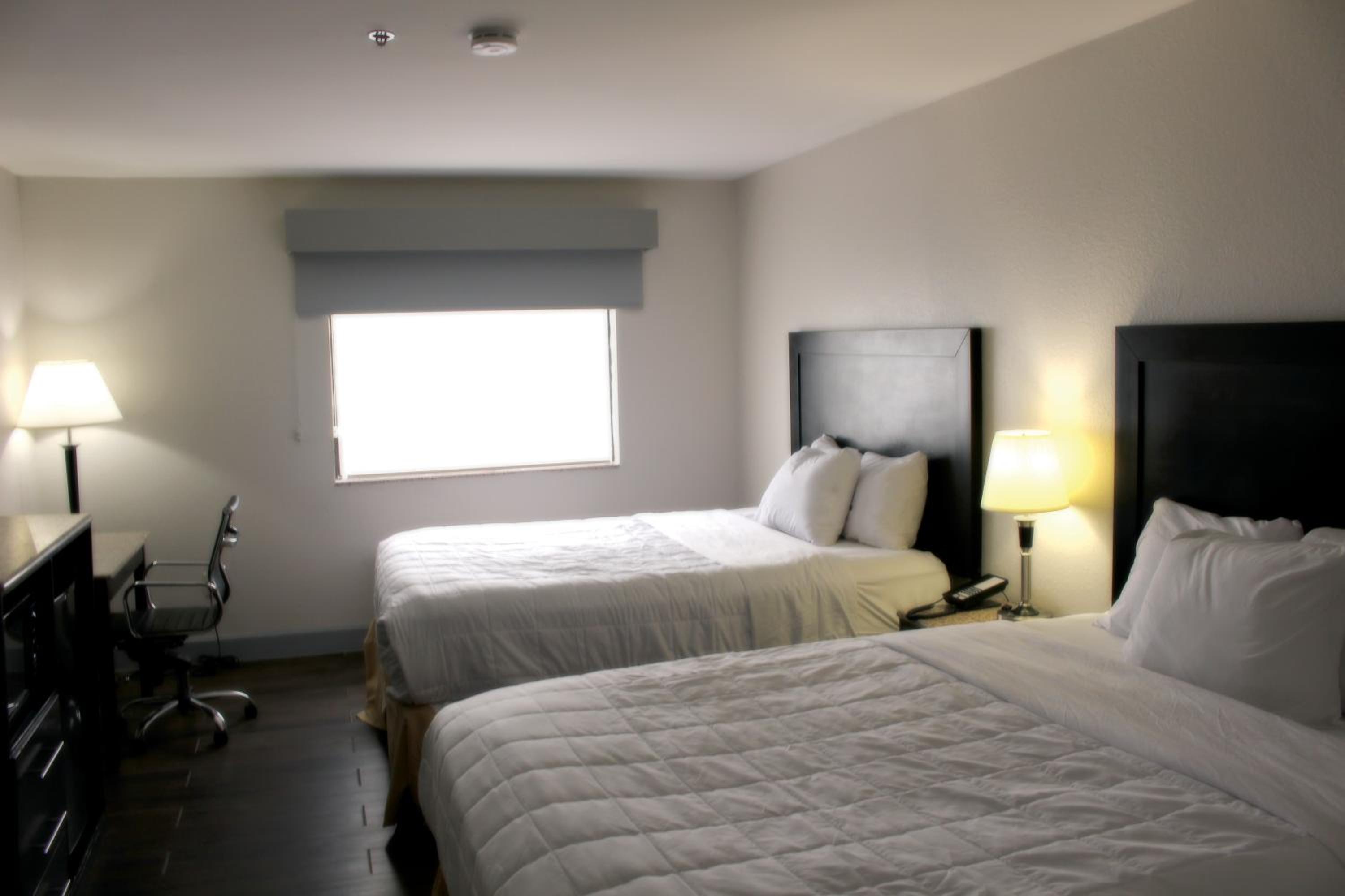 Double Room with Two Double Beds - Non-Smoking - Photo 2