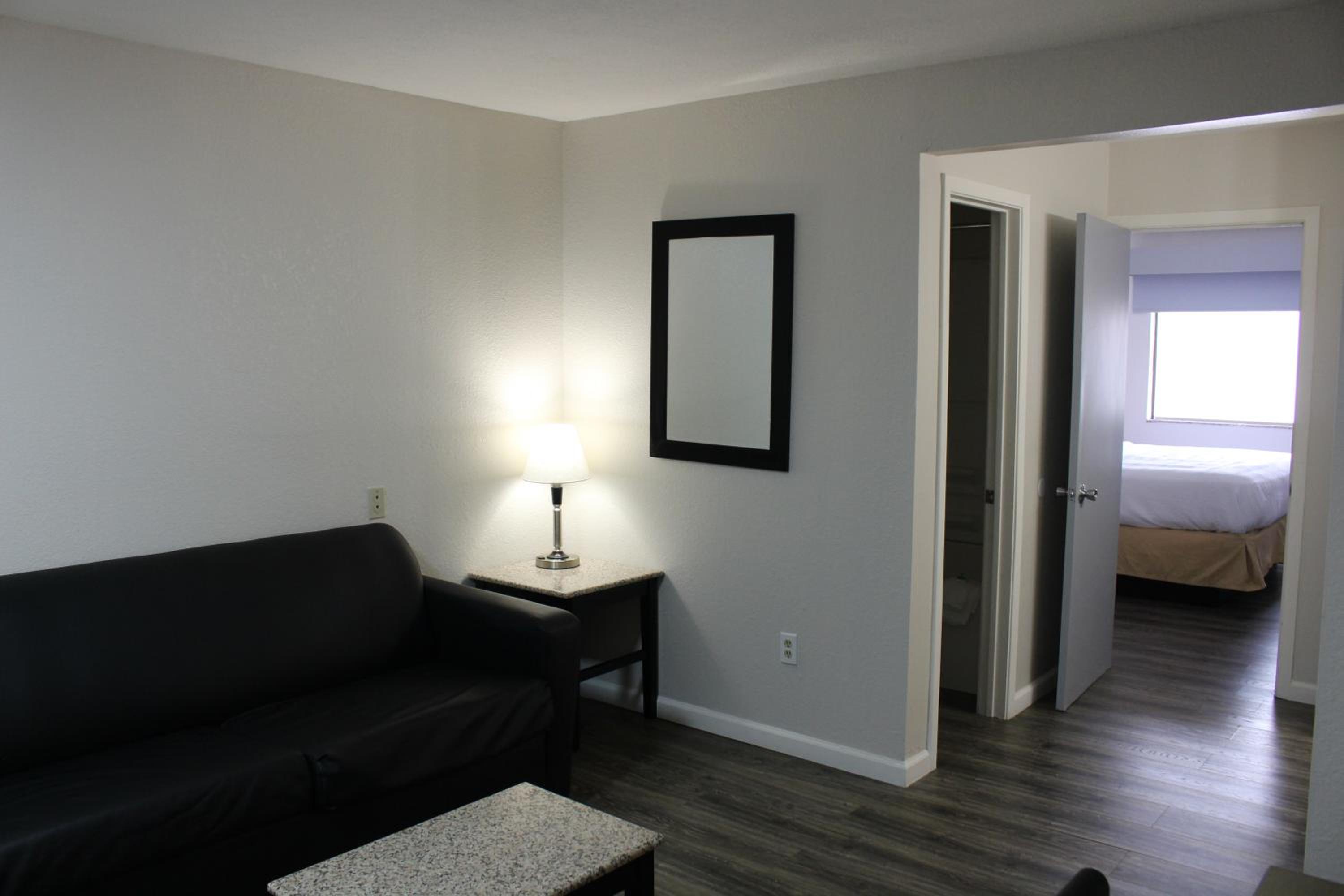 King Studio Suite - Non-Smoking photo 3
