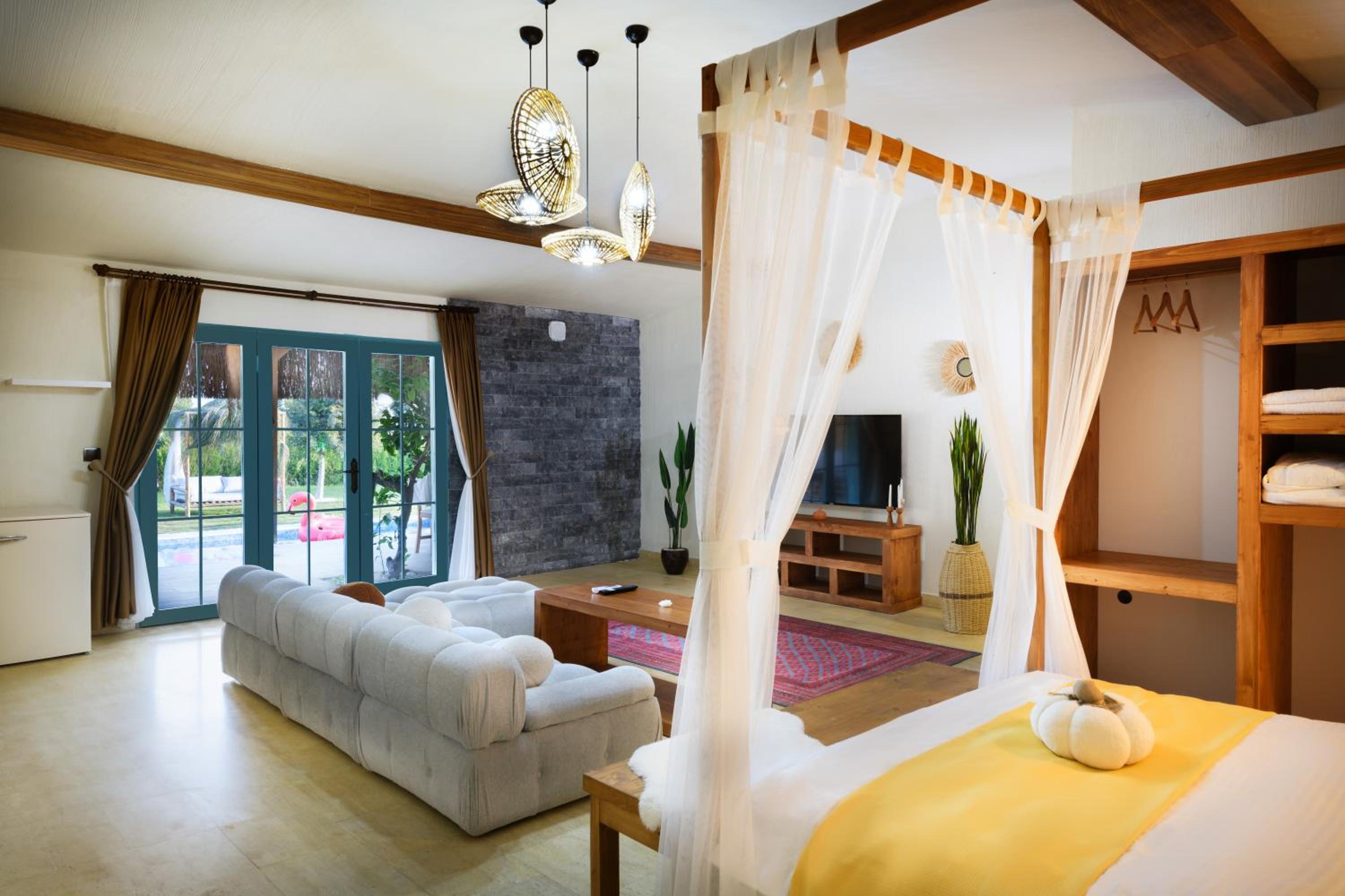Queen Room With Pool View photo 1