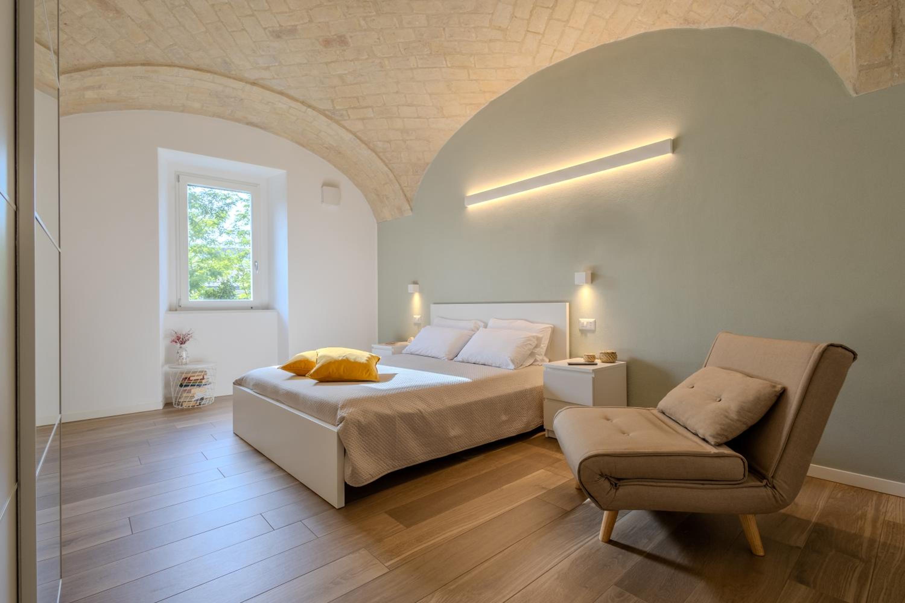 Deluxe One-Bedroom Apartment with City View