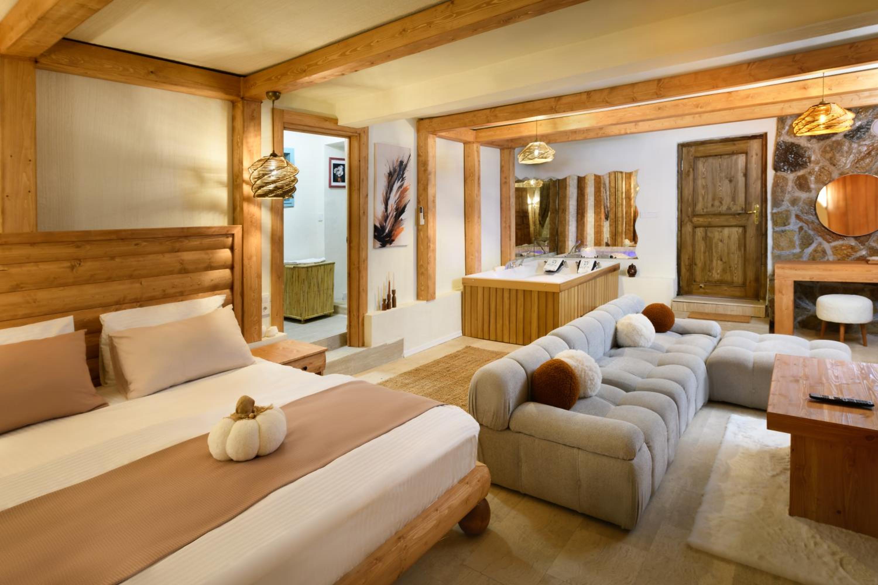 Deluxe King Room photo 1