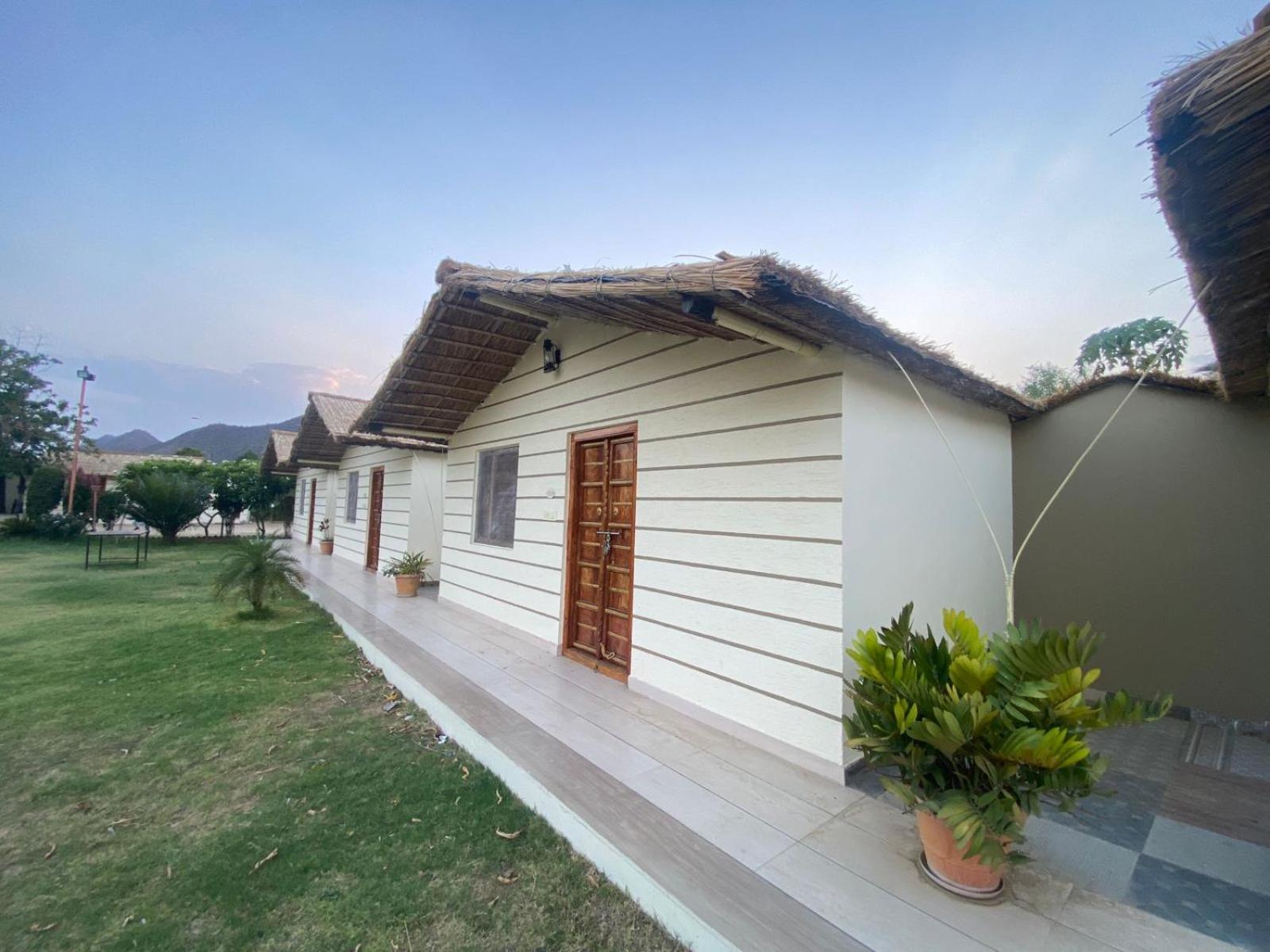 Cottage with Garden View - Photo 2