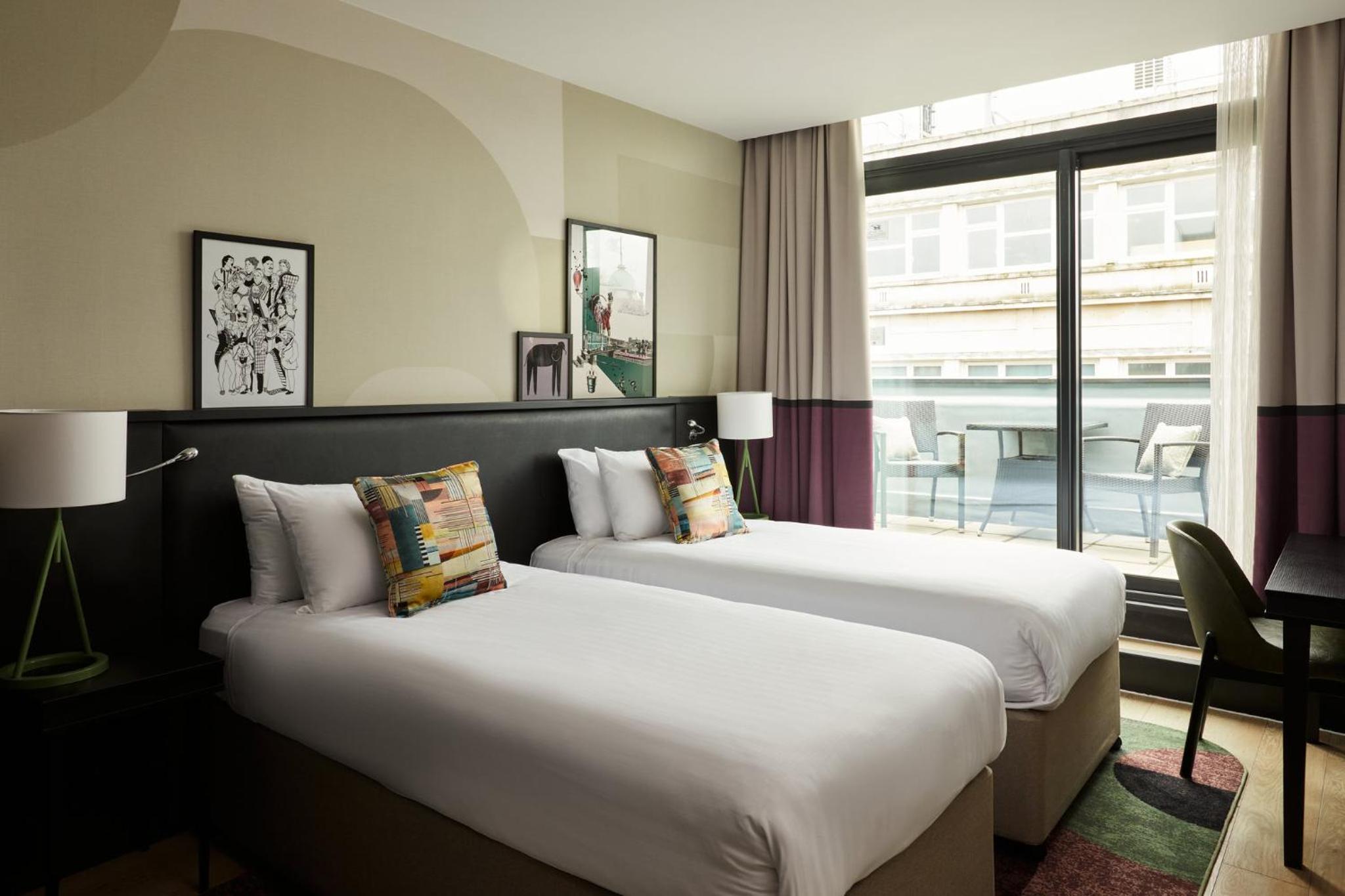 Standard Twin Room with Furnished Balcony - Photo 4