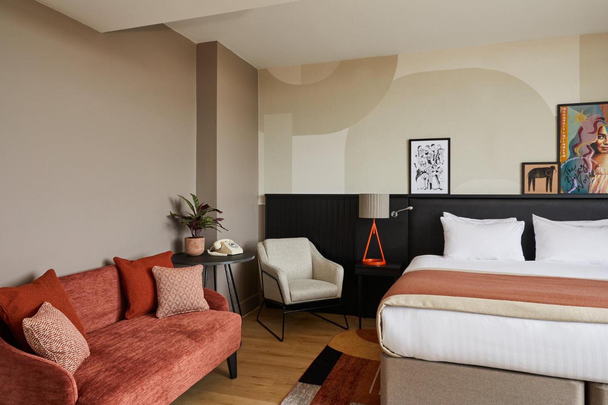 Premium King Room with Balcony - Photo 1