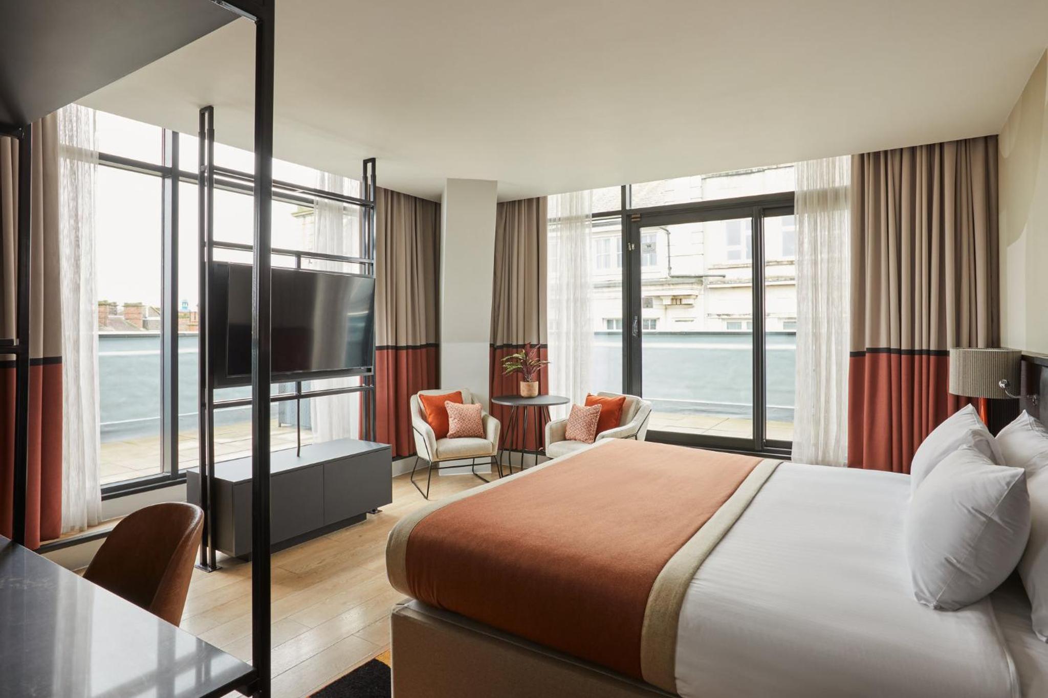 Premium Corner King Room with Balcony and City View - Photo 1