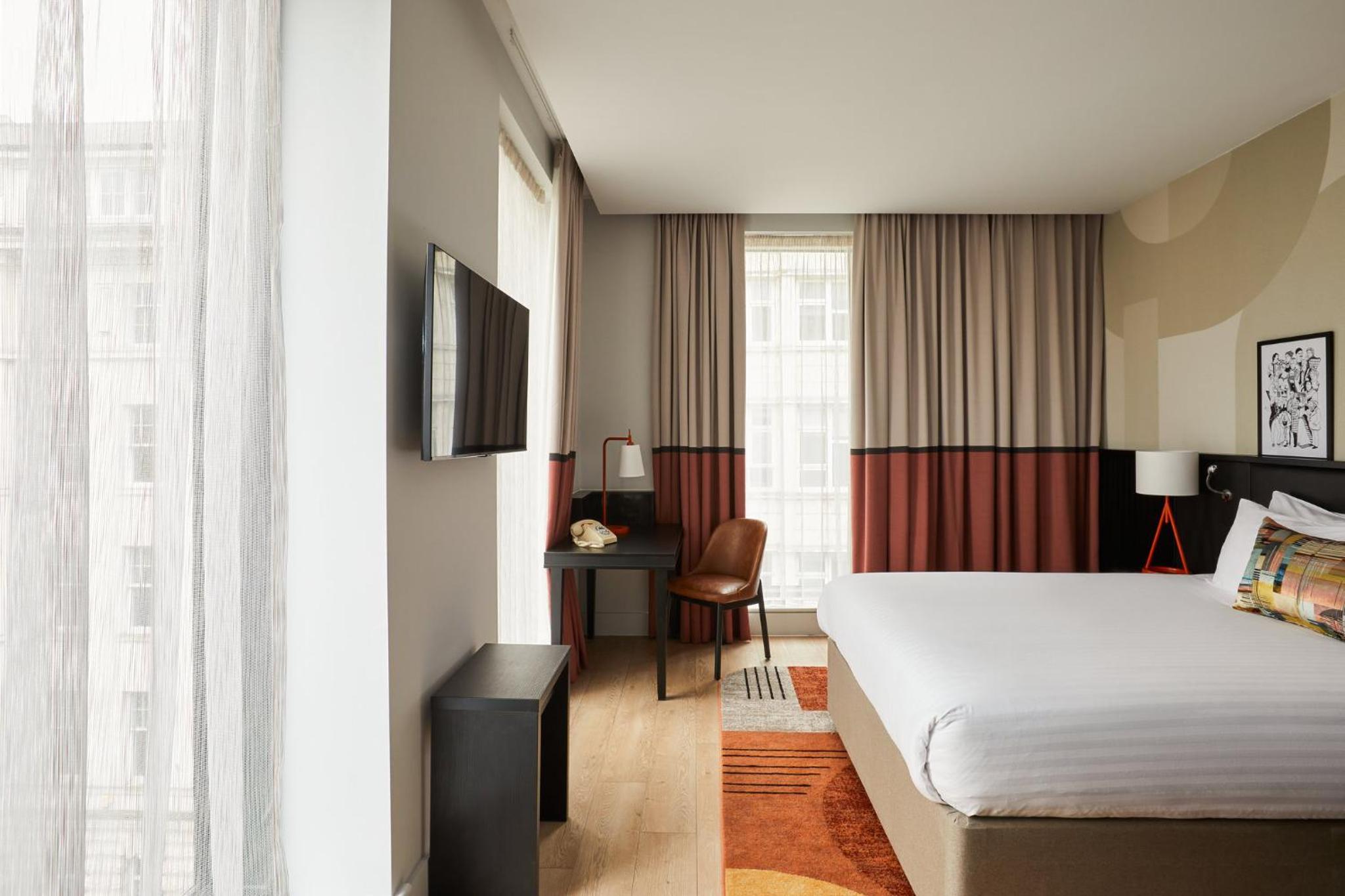 Standard King Room with City View - Photo 1