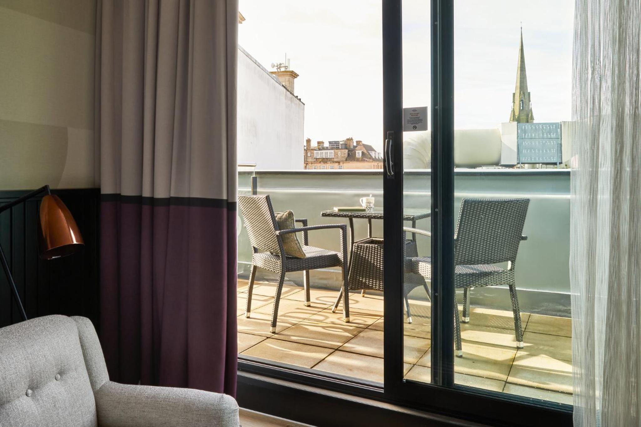 Standard Twin Room with Furnished Balcony - Photo 3