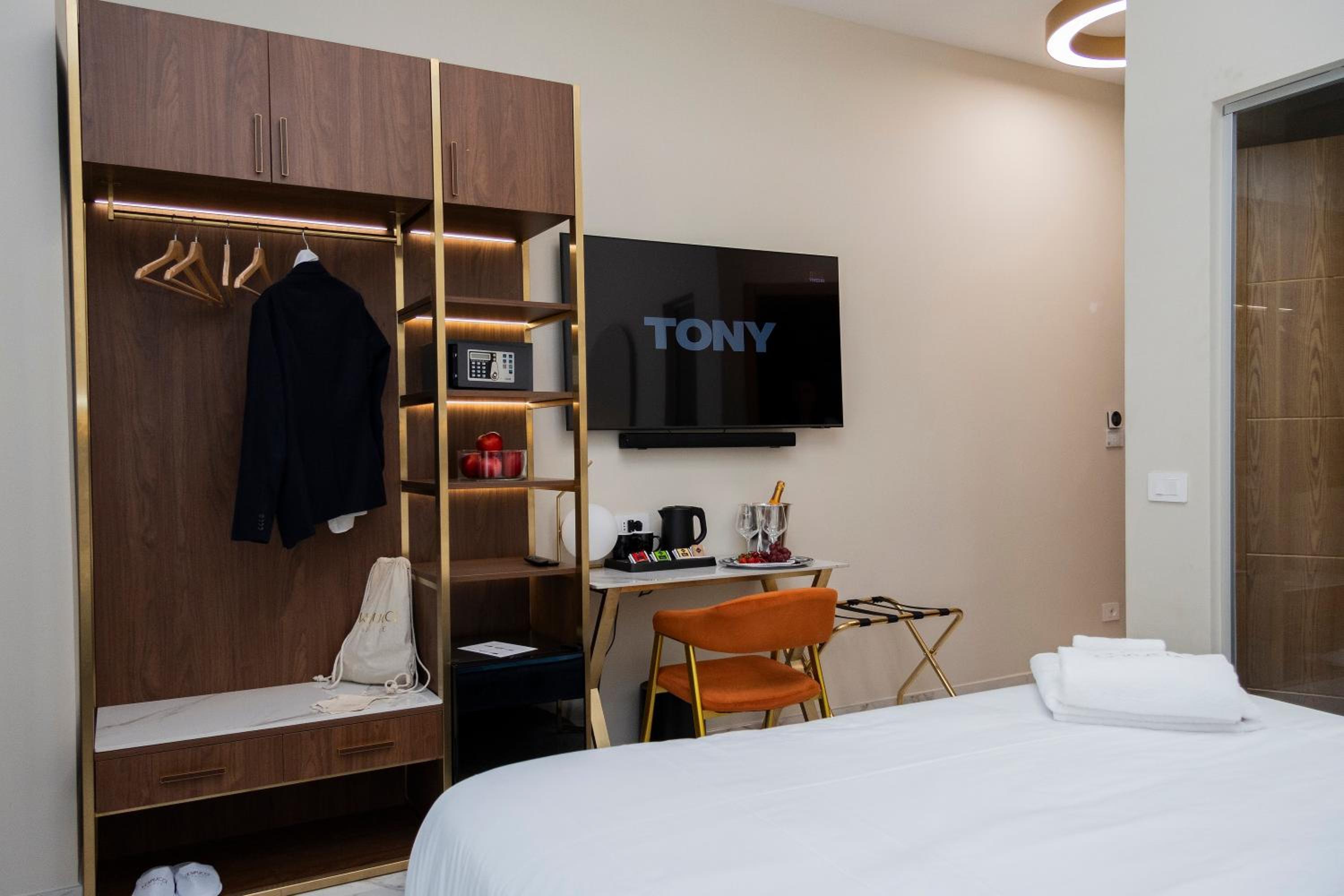 Deluxe King Room photo 2