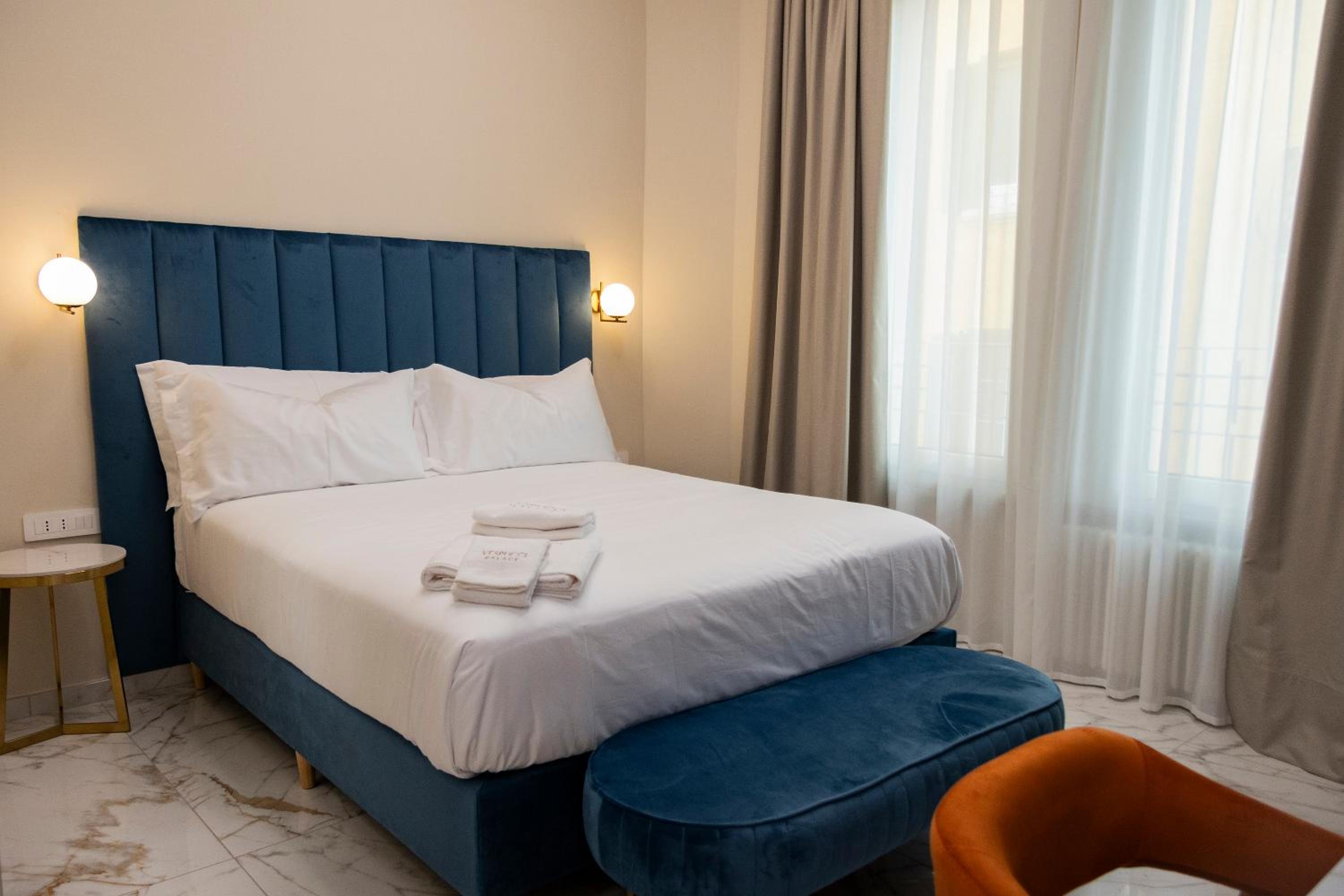 Deluxe King Room photo 1
