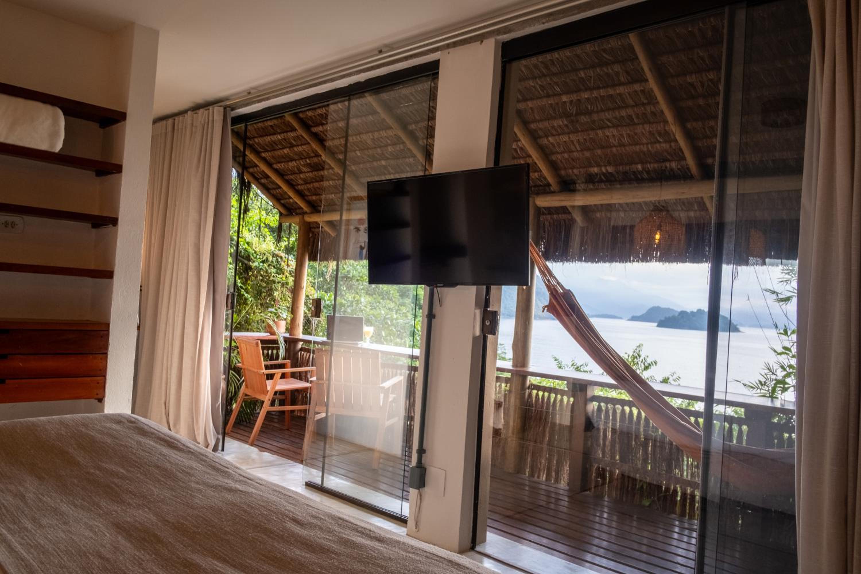 Deluxe Suite with Sea View photo 2