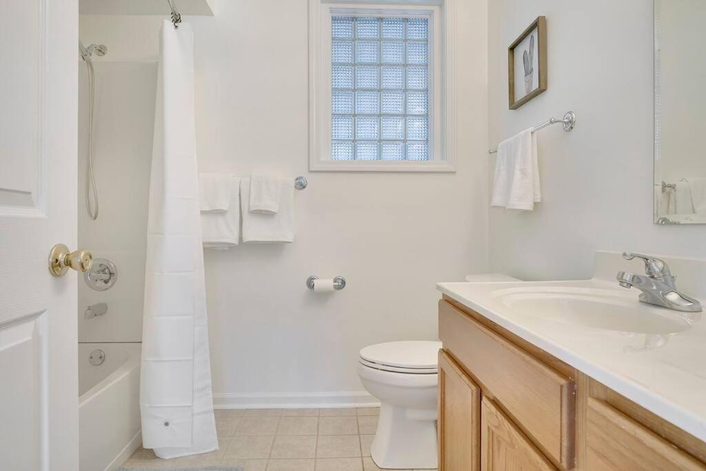 Three-Bedroom House photo 3