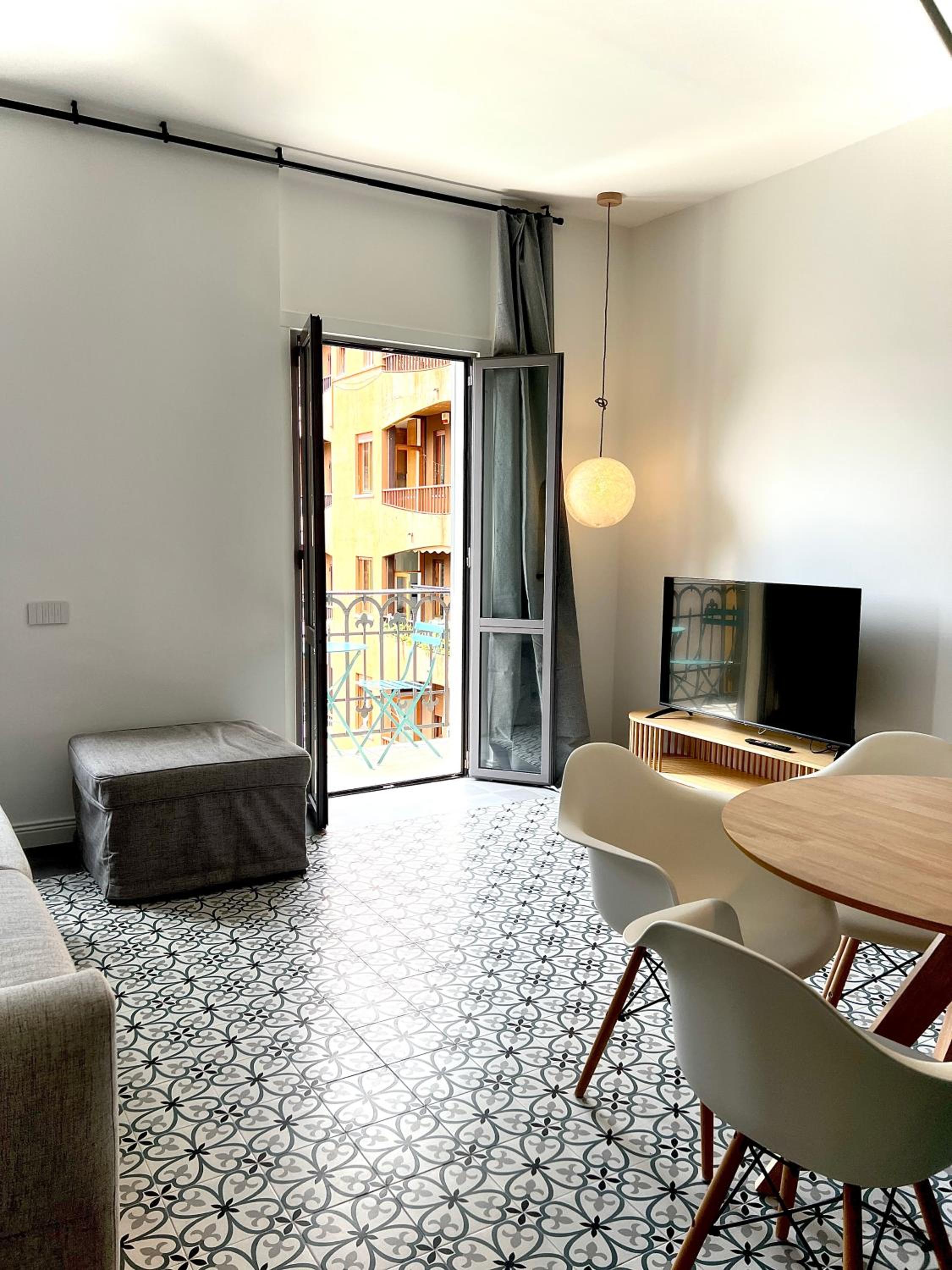 One-Bedroom Apartment