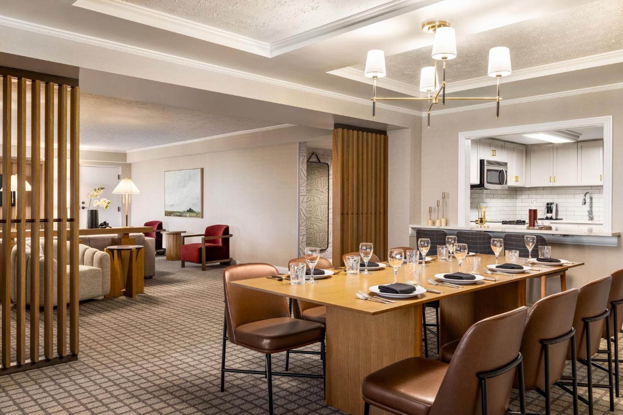 Presidential King Suite photo 2