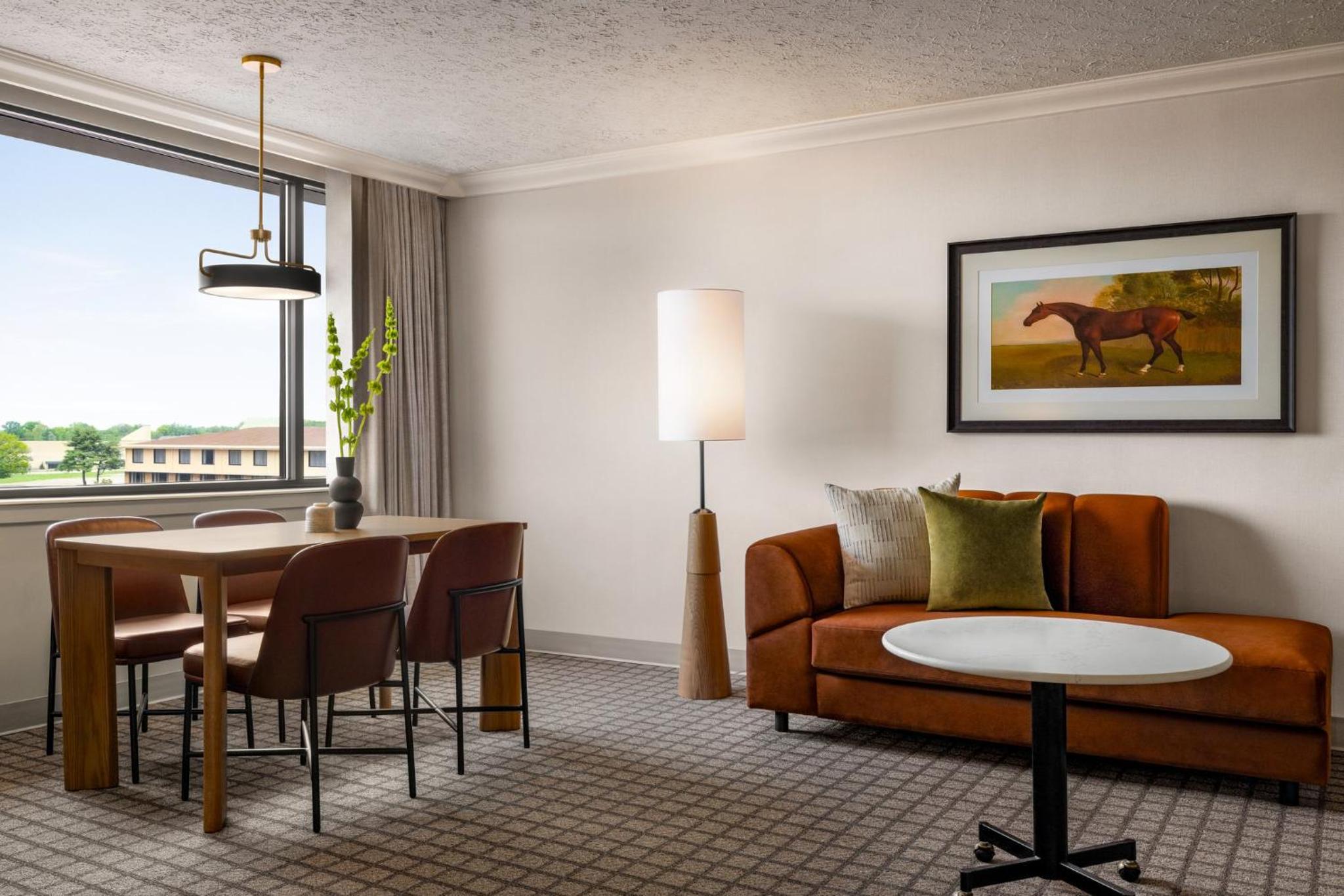 Junior King Suite with Sofa Bed - Photo 2