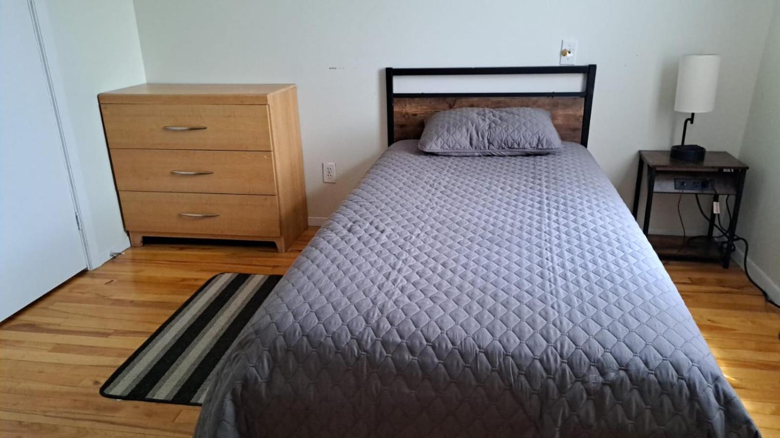 Standard Twin Room with Shared Bathroom photo 1