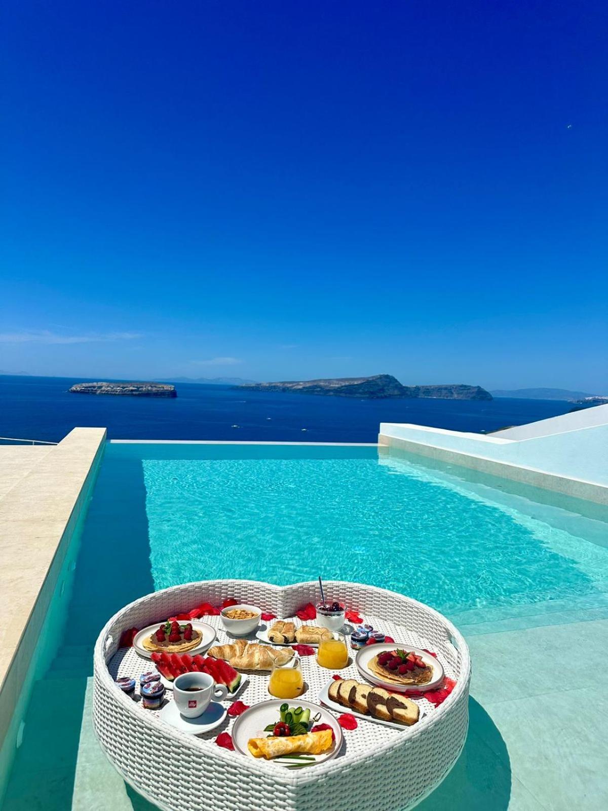 Deluxe Cliffside Suite with Private Infinity Pool & Heated Outdoor Jetted Tub - Caldera View photo 2