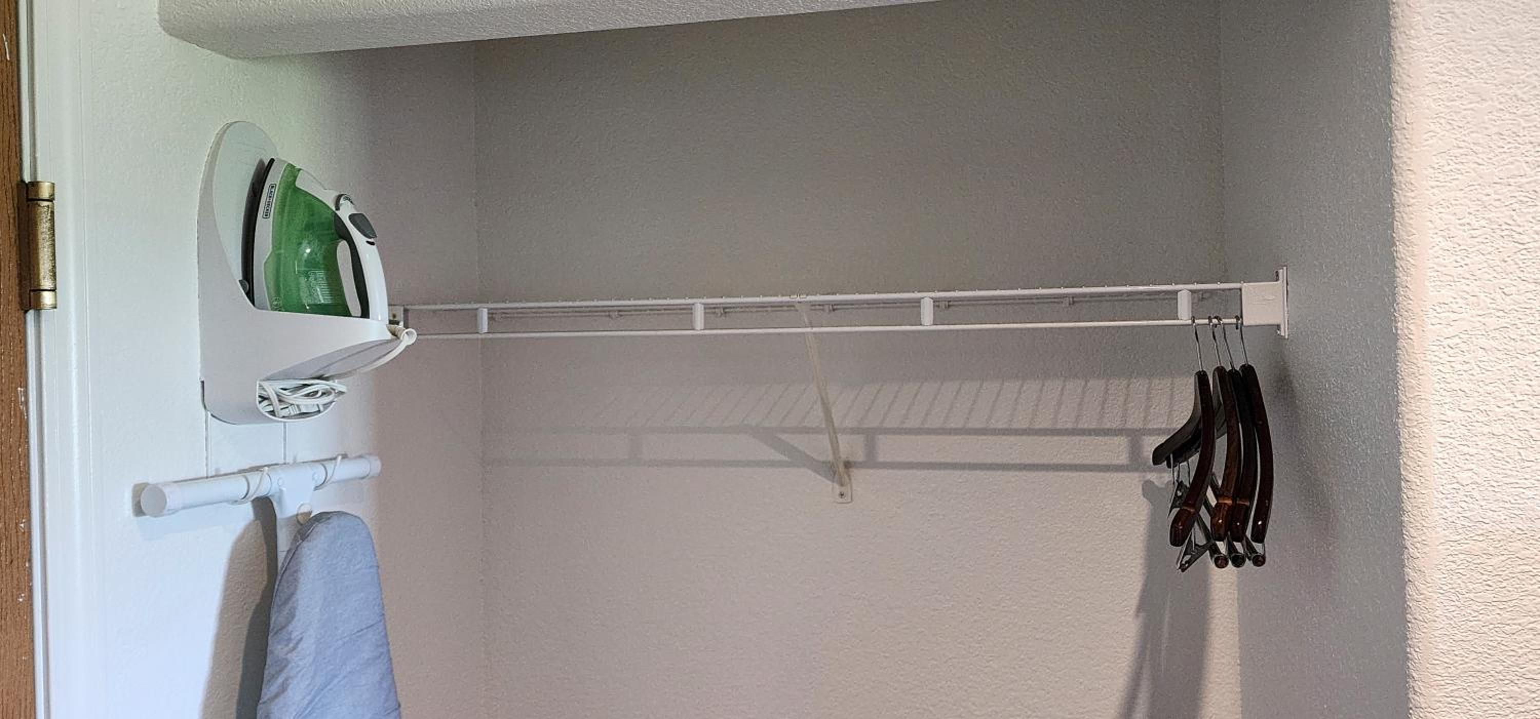 Standard Suite - Non-Smoking - Photo 11
