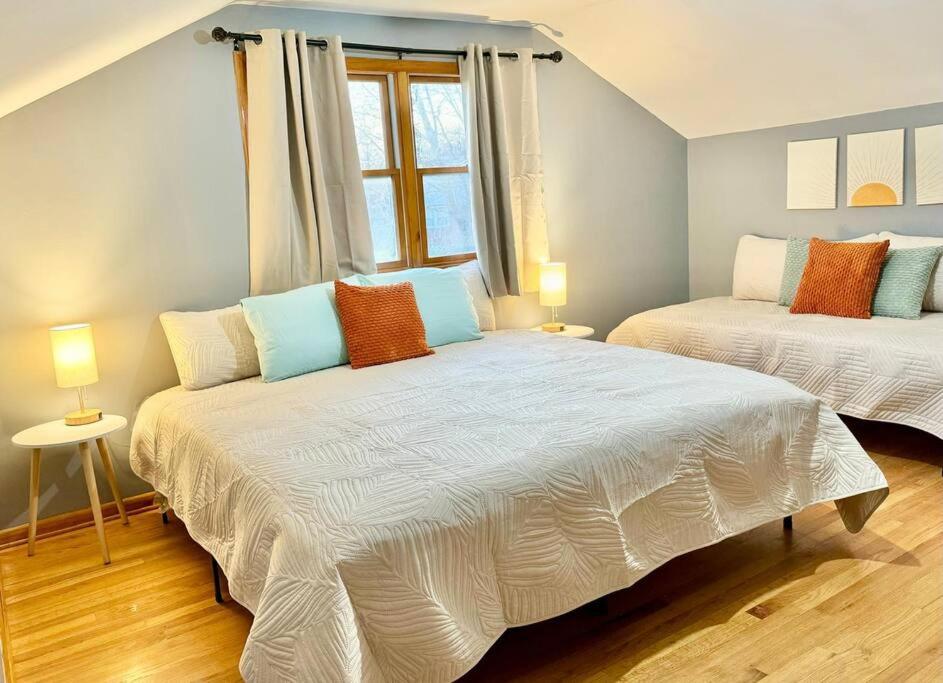 Five-Bedroom House photo 1