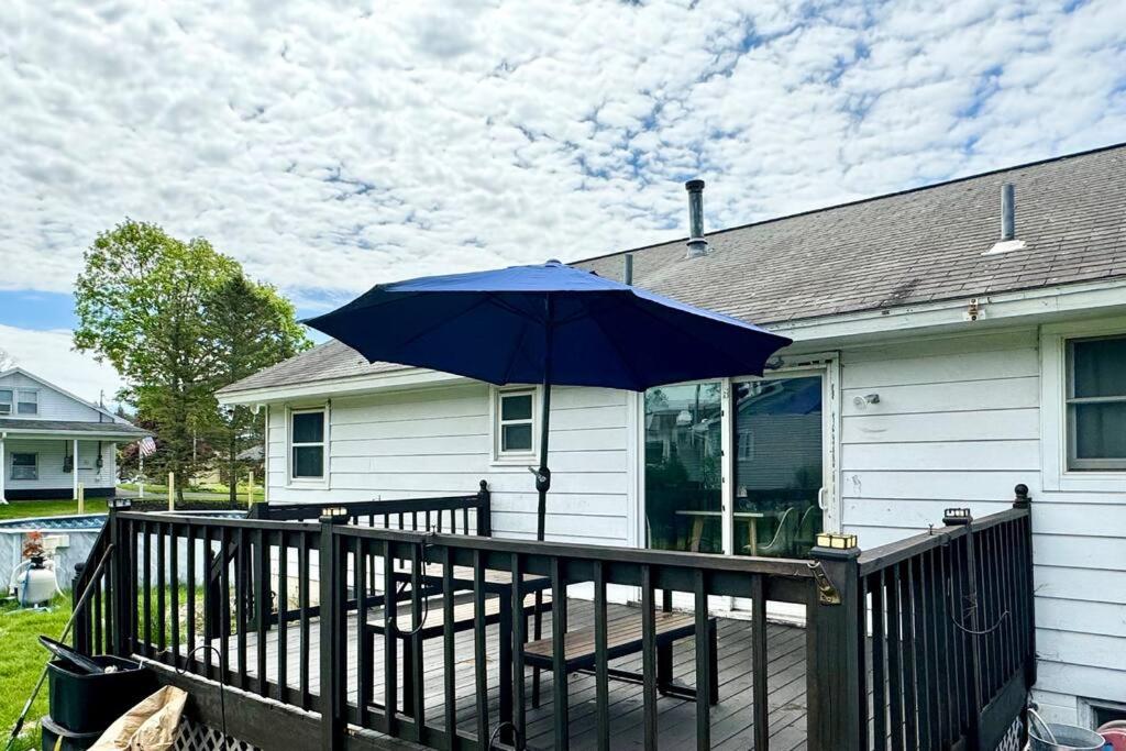 Five-Bedroom House photo 2