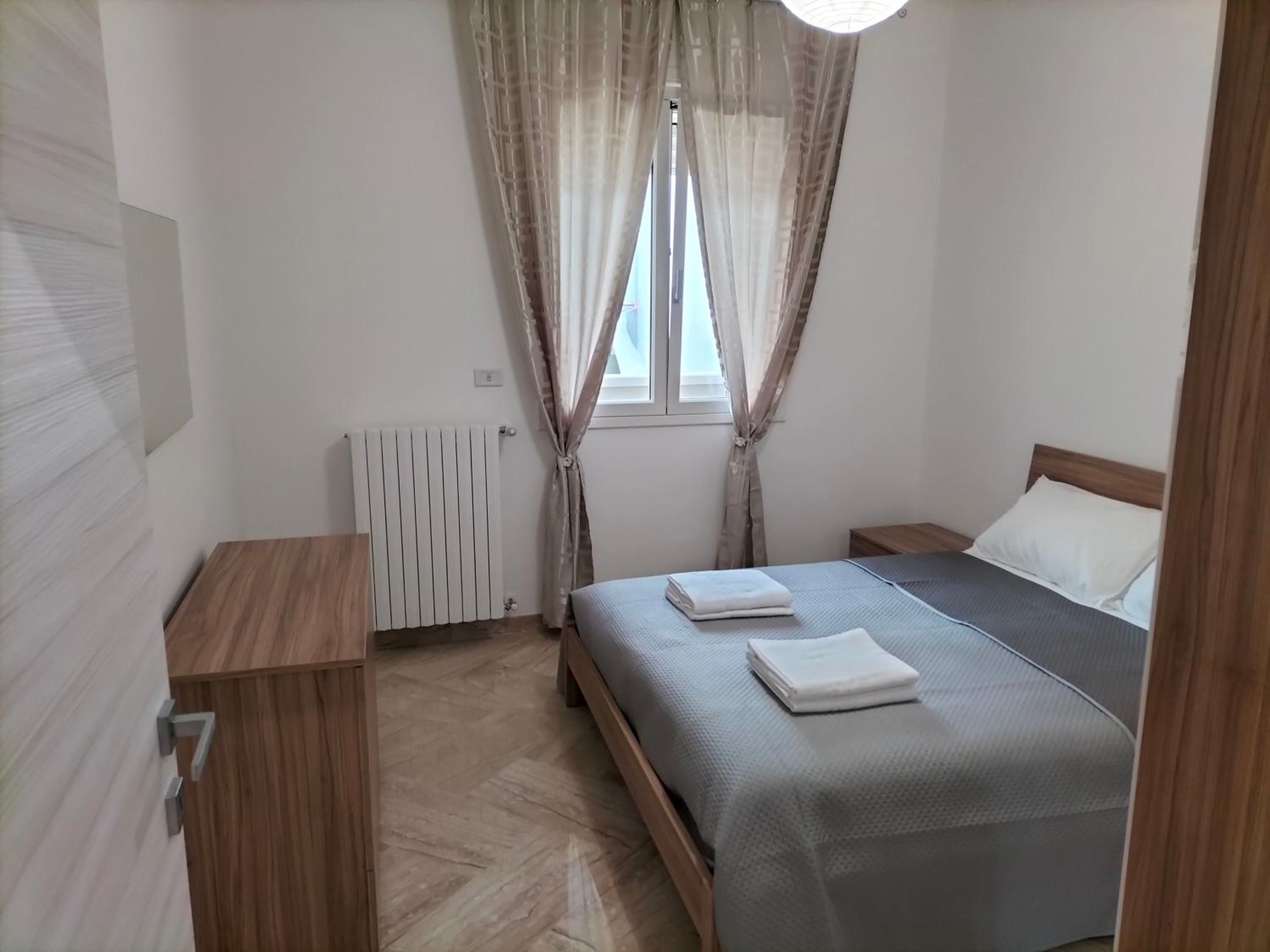 Three-Bedroom Apartment with Balcony photo 3
