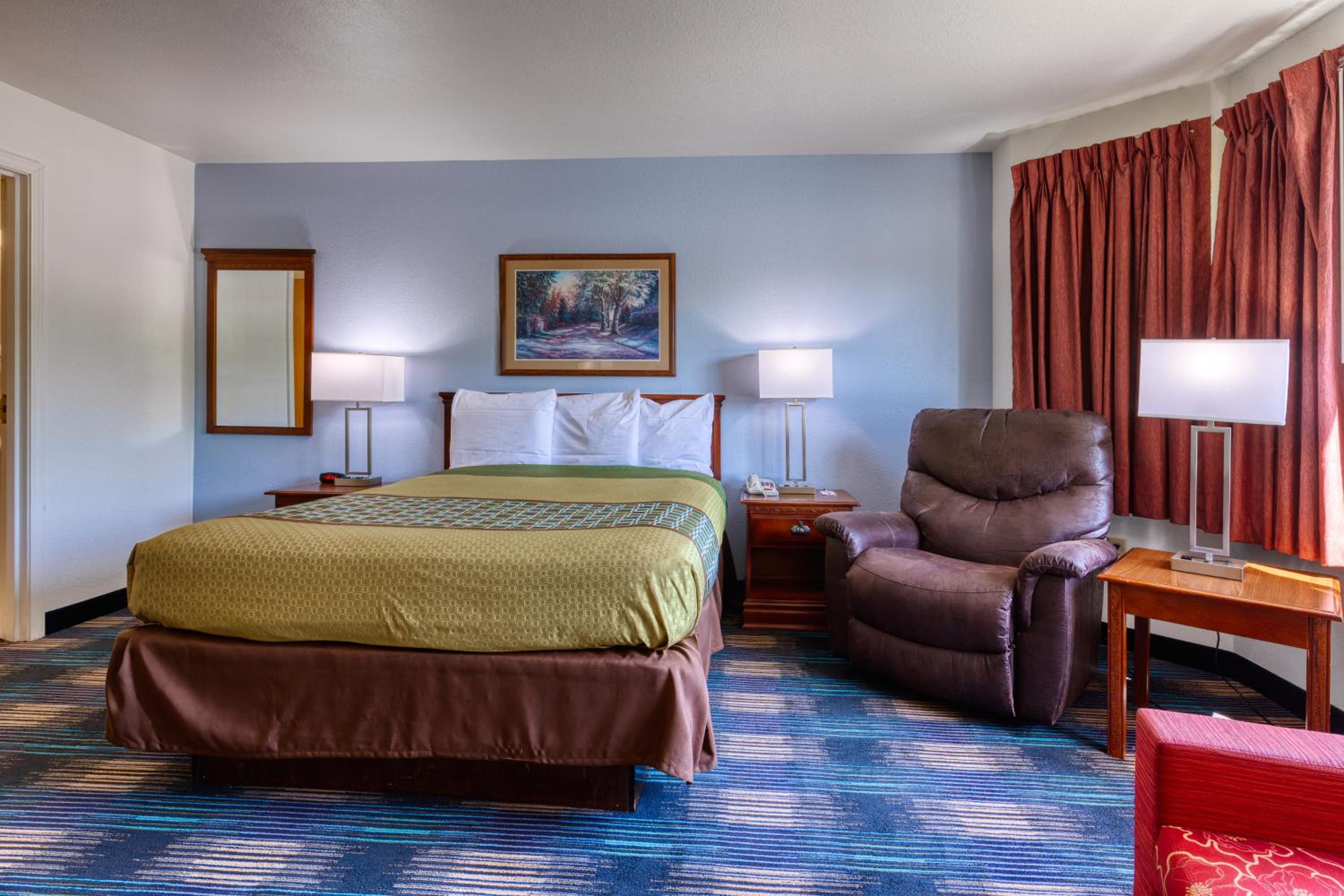 Queen Suite with Sofa Bed - Non-Smoking - Photo 23