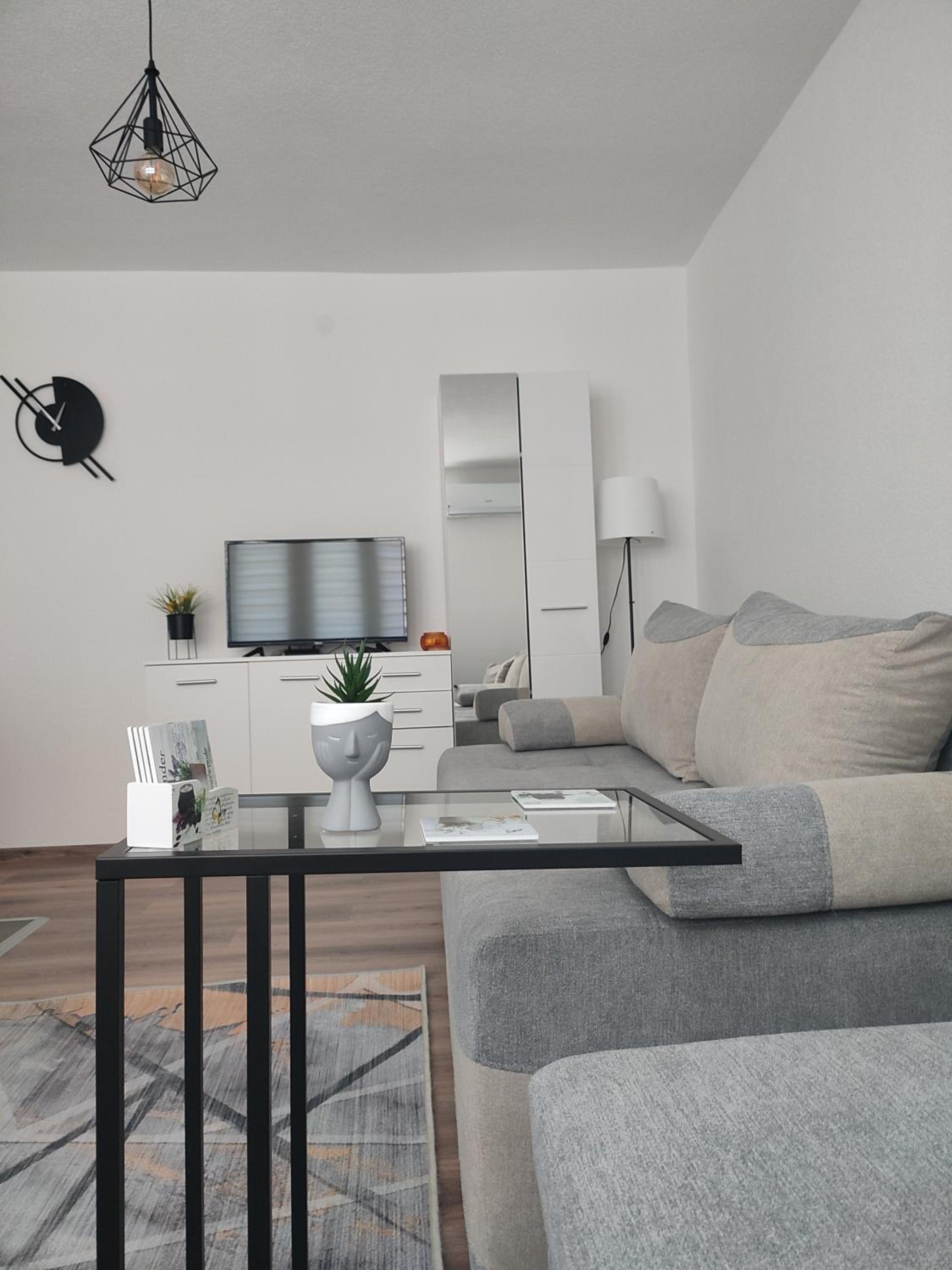 One-Bedroom Apartment photo 1